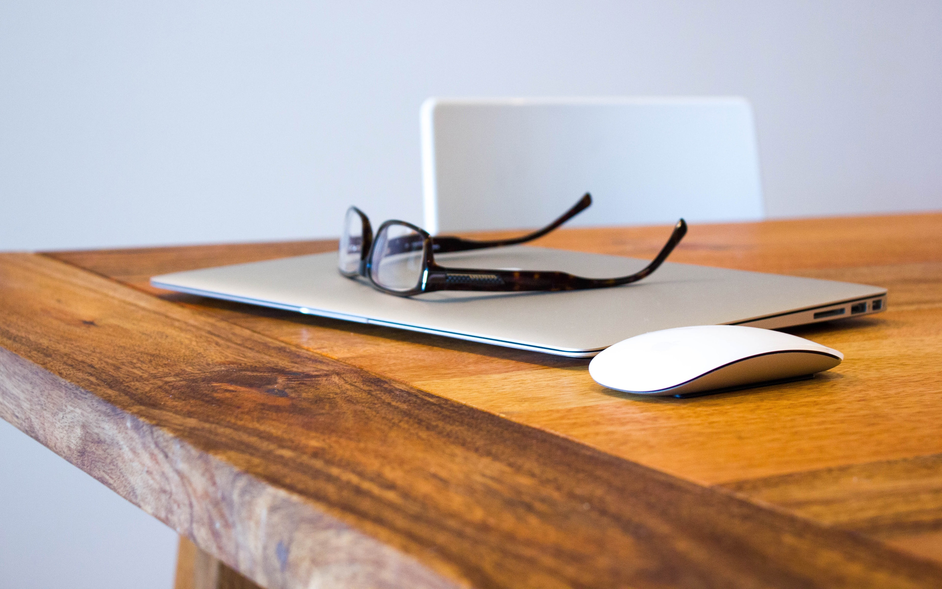 4K, business, close-up, selective focus, communication, office, eyewear, personal accessory, apple, technology, indoors, smart phone, eyeglasses, wood - material, HD Wallpaper