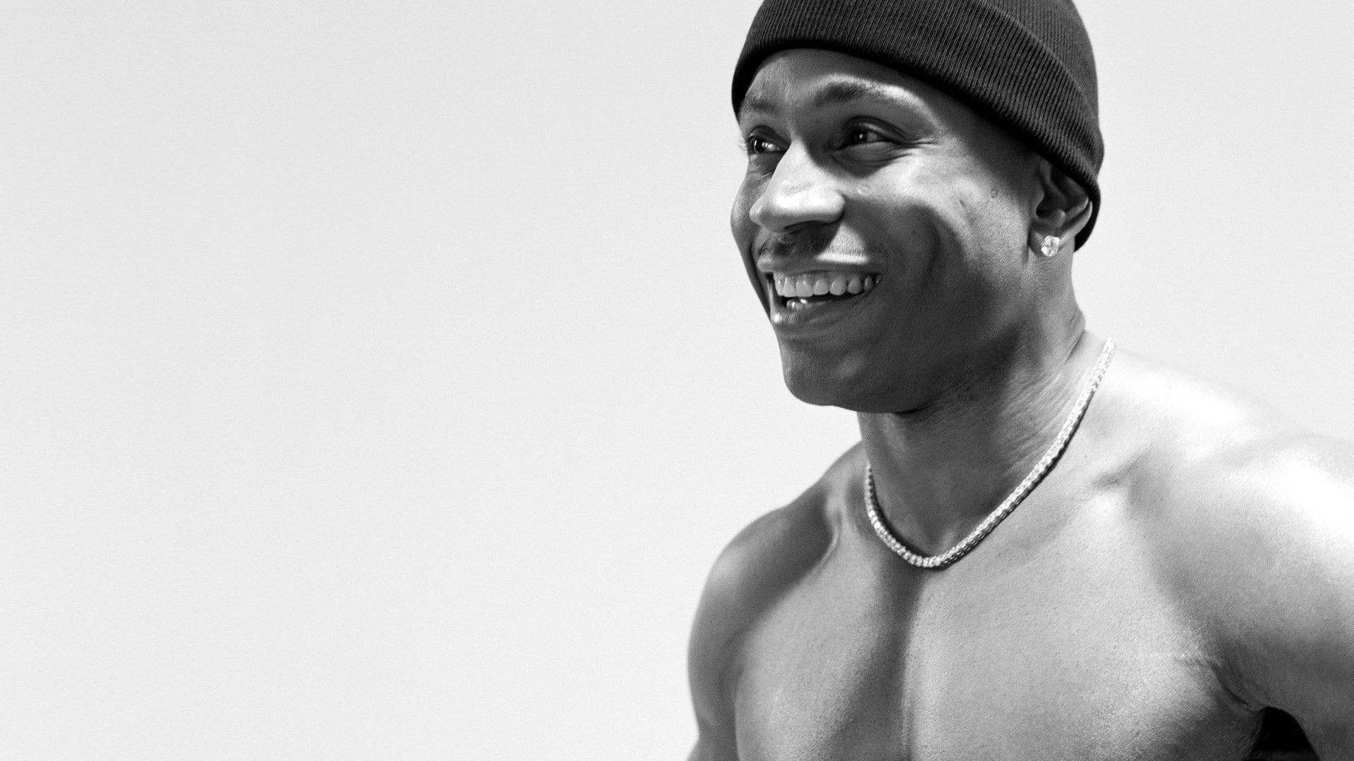 studio shot, emotion, ll cool j, smiling, white background, 1080P, muscular build, indoors, portrait, adult, headshot, one person, looking away, looking, HD Wallpaper