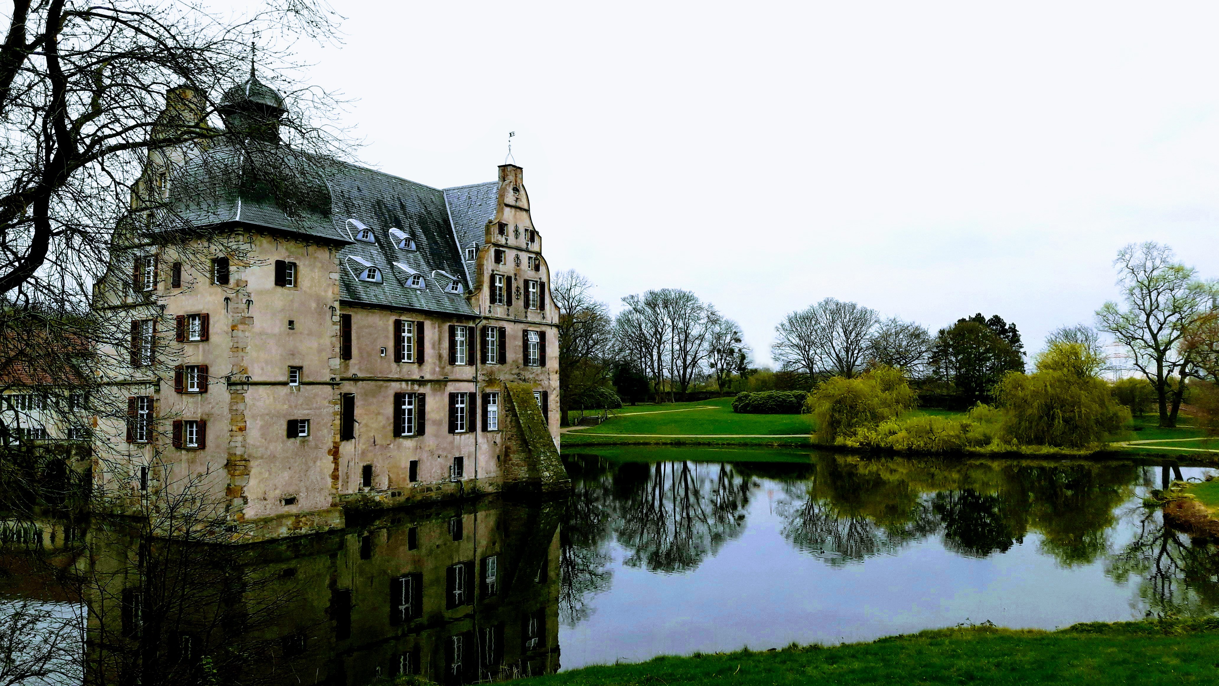no people, 4K, lake, tree, water, residential district, house, cloudy, building exterior, clear sky, bodelschwingh, building, waterfront, castle, nordrhein-westfalen, HD Wallpaper