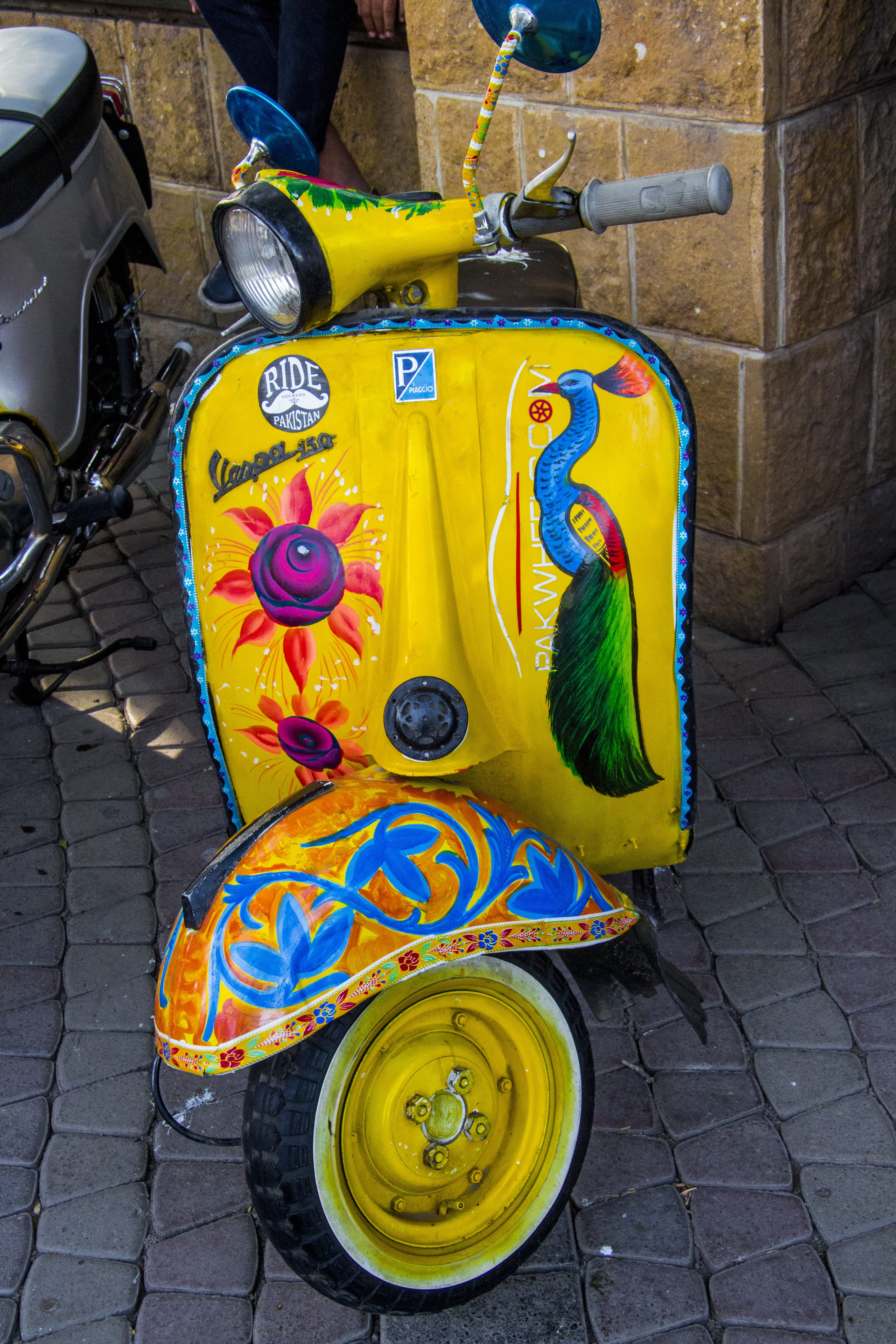 blue, day, outdoors, stationary, footpath, garbage bin, city, mode of transportation, land vehicle, street, local art, representation, sidewalk, 5K, no people, Phone HD Wallpaper
