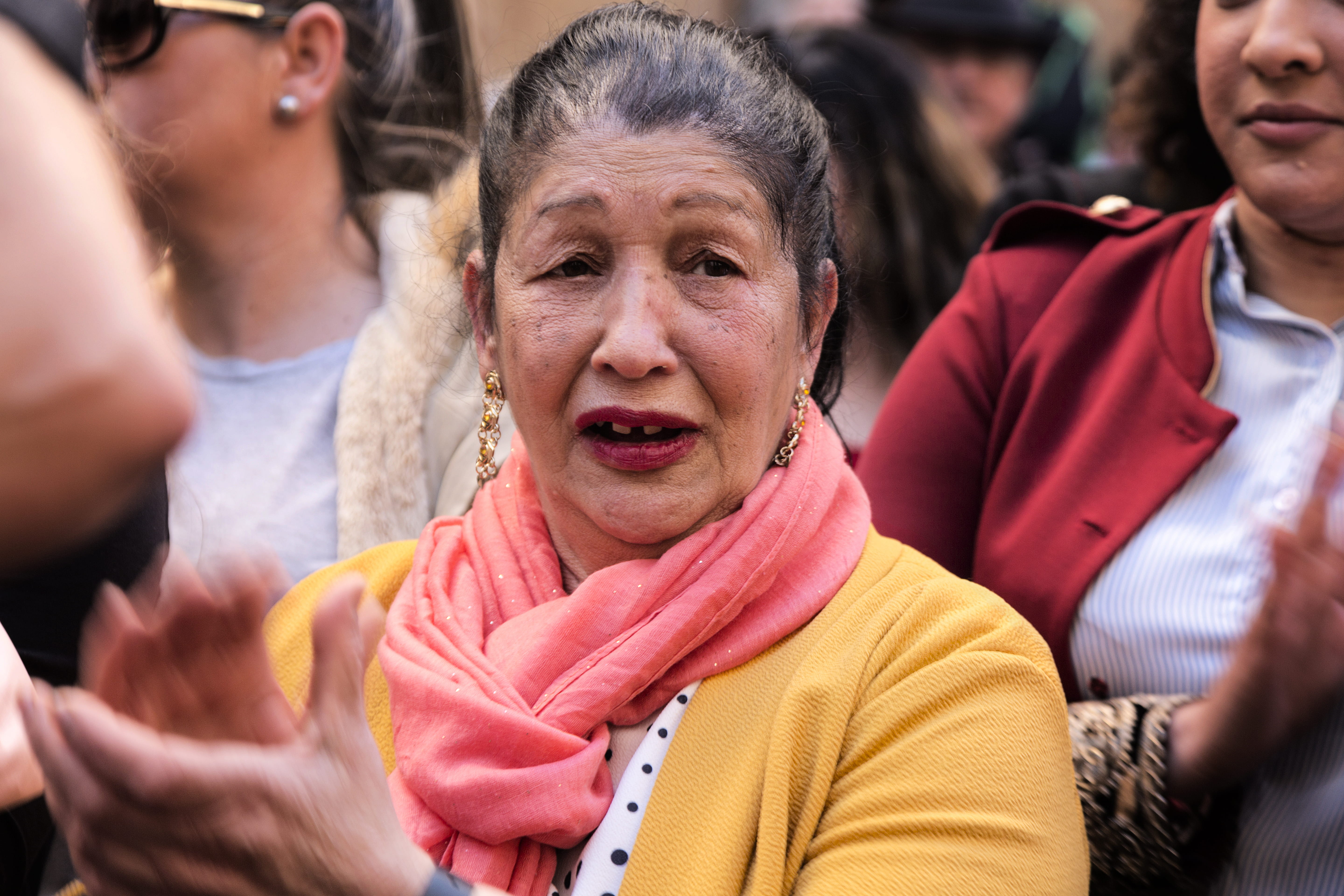 women, crowd, adult, spectator, málaga, scarf, españa, human body part, men, calle carretería, mujer, selective focus, sport, lifestyles, 5K, people, sunglasses, HD Wallpaper