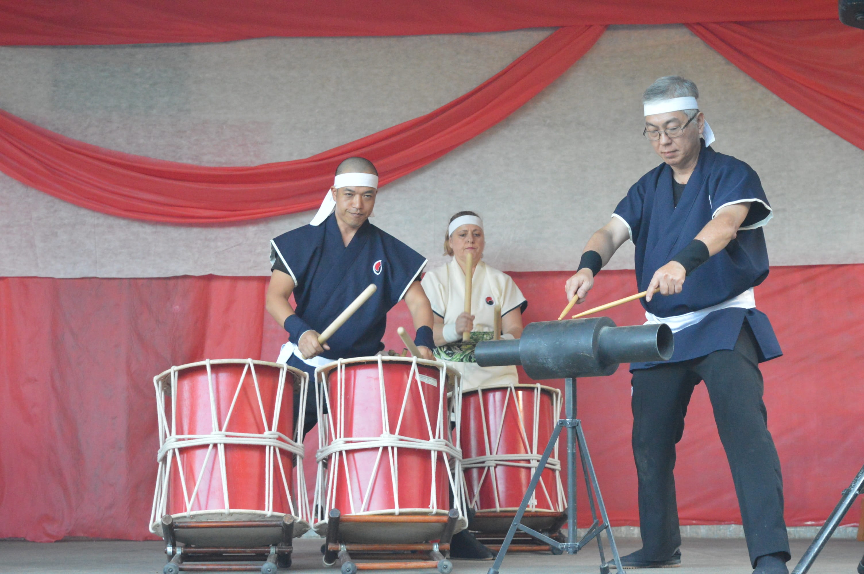 men, japanese, standing, mature adult, music, red, young adult, women, 2K, taiko, people, day, performance, males, senior adult, party, drums, mature men, HD Wallpaper