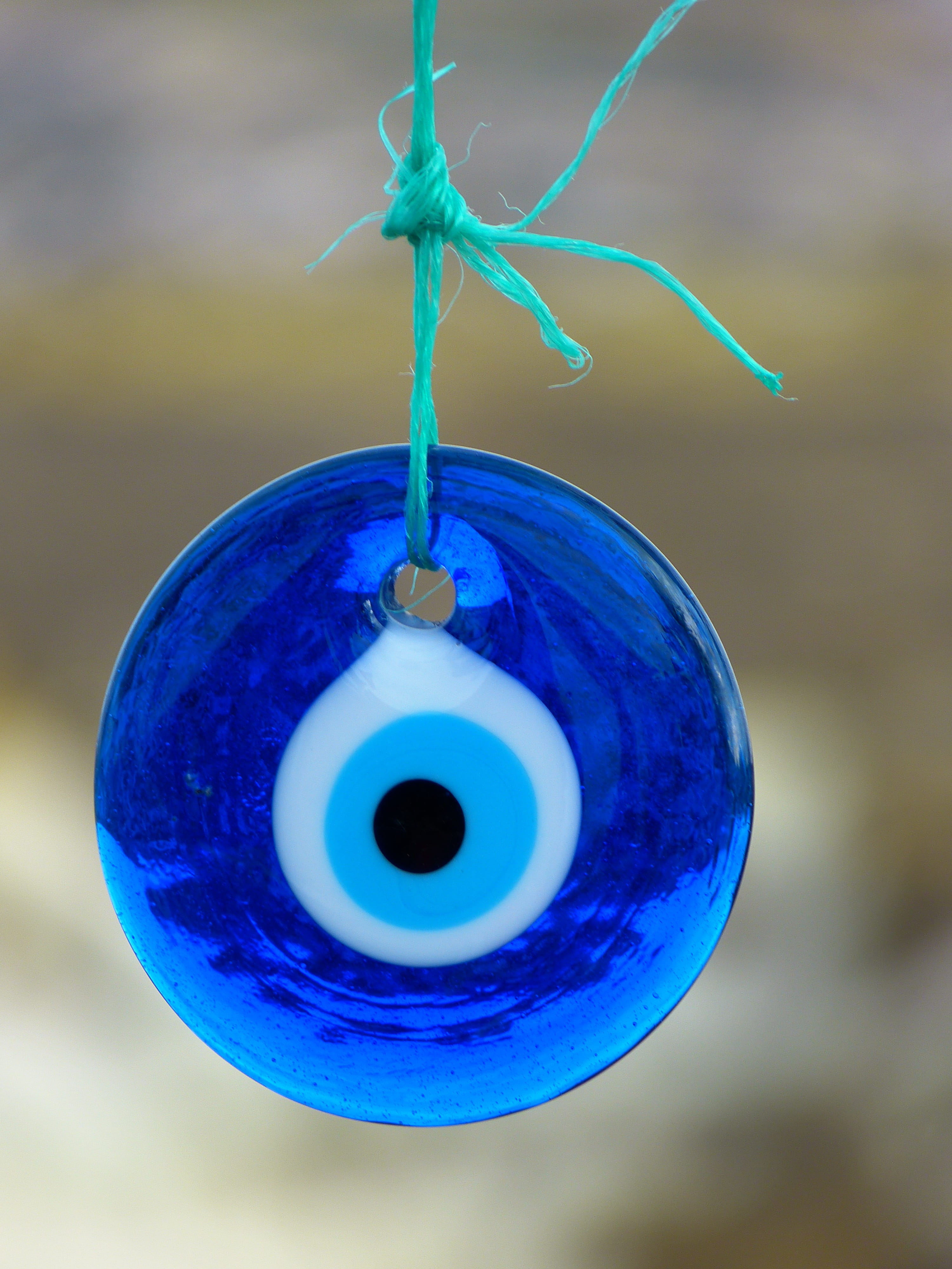 focus on foreground, nature, Black Eye, 4K, close-up, decoration, shape, eye of fatima, freshness, single object, hanging, no people, toy, day, design, Phone HD Wallpaper
