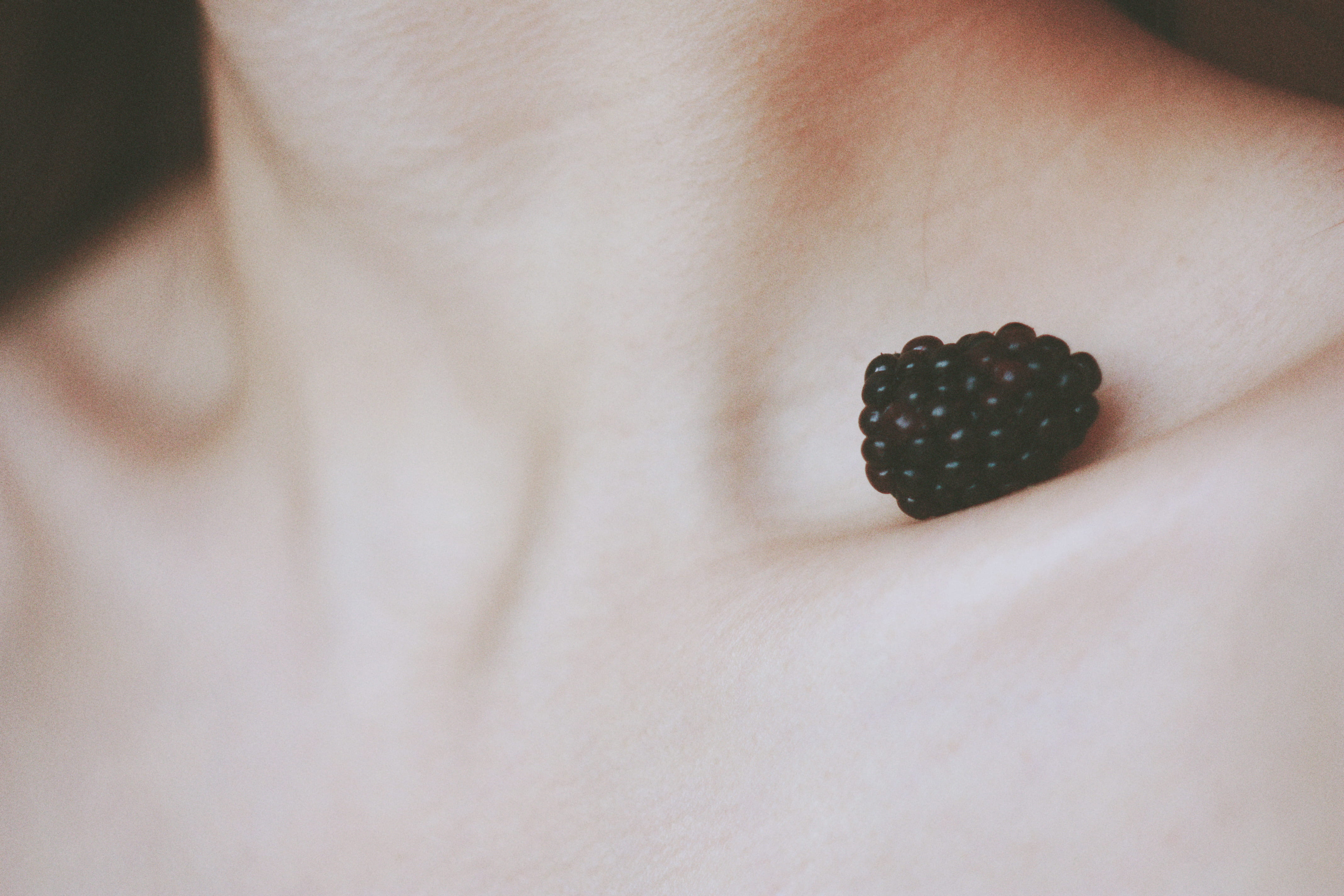 plant, accessory, girl, day, hand, blackberry - fruit, 4K, human, food, berry fruit, gemstone, person, shoulder, black color, berry, indoors, s, healthy eating, HD Wallpaper