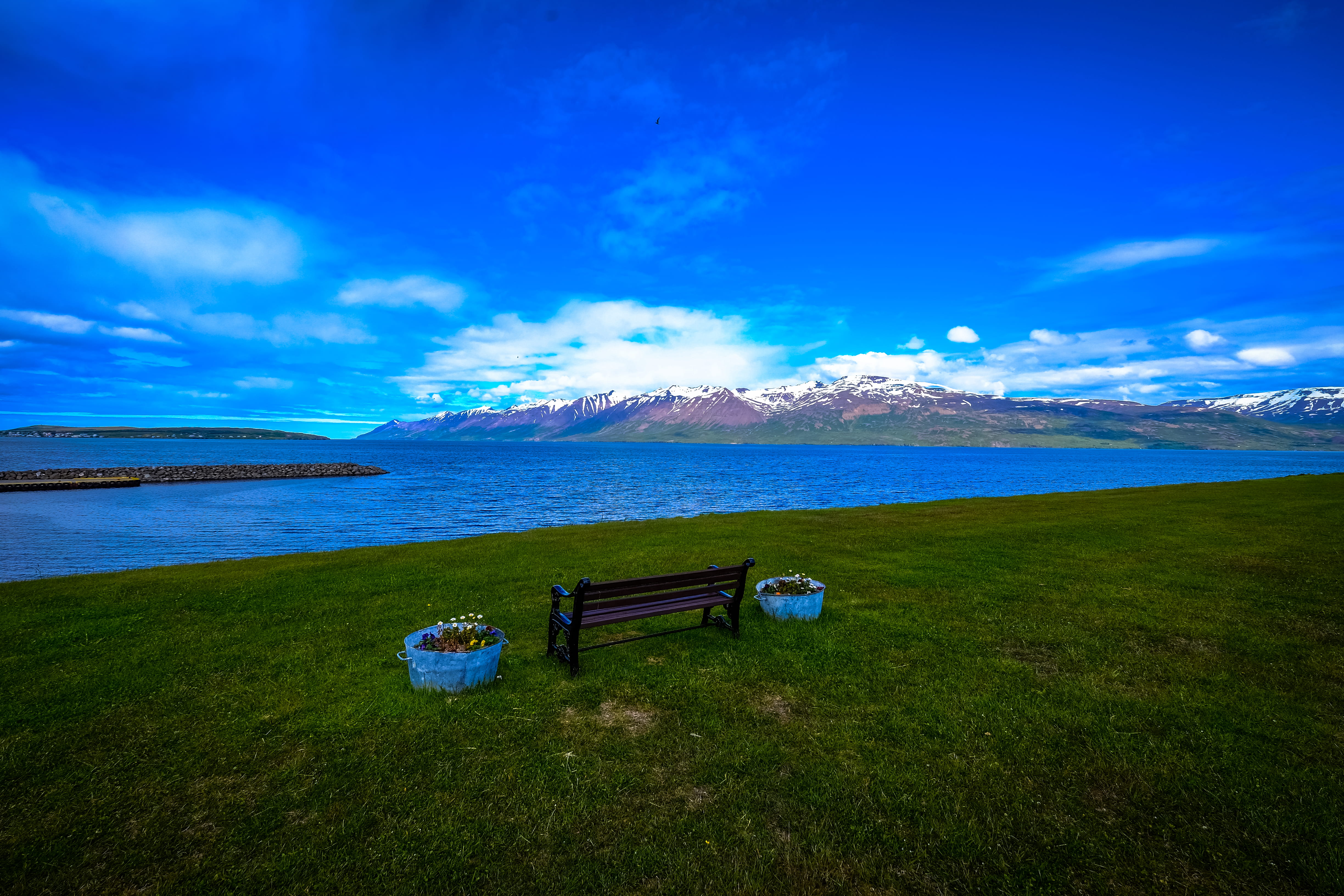 nature, non-urban scene, blue, sky, field, scenics - nature, cloud - sky, no people, 4K, lawn, tranquility, park bench, green, azure sky, mountain range, HD Wallpaper
