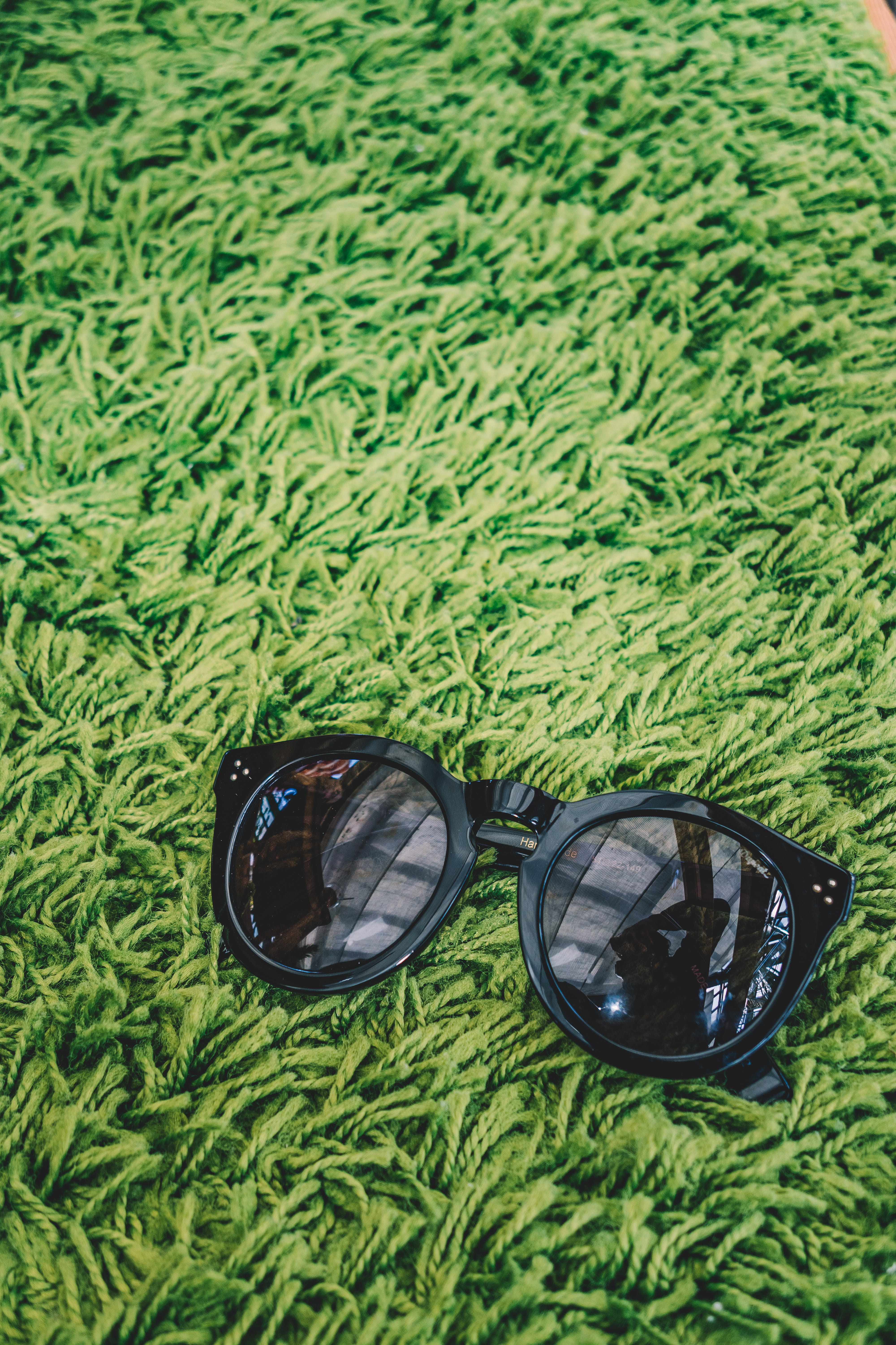 outdoors, black, ball, forest, field, personal accessory, accessory, vegetation, accessories, growth, goggles, shoe, day, 5K, nature, golf, green, high angle view, Phone HD Wallpaper