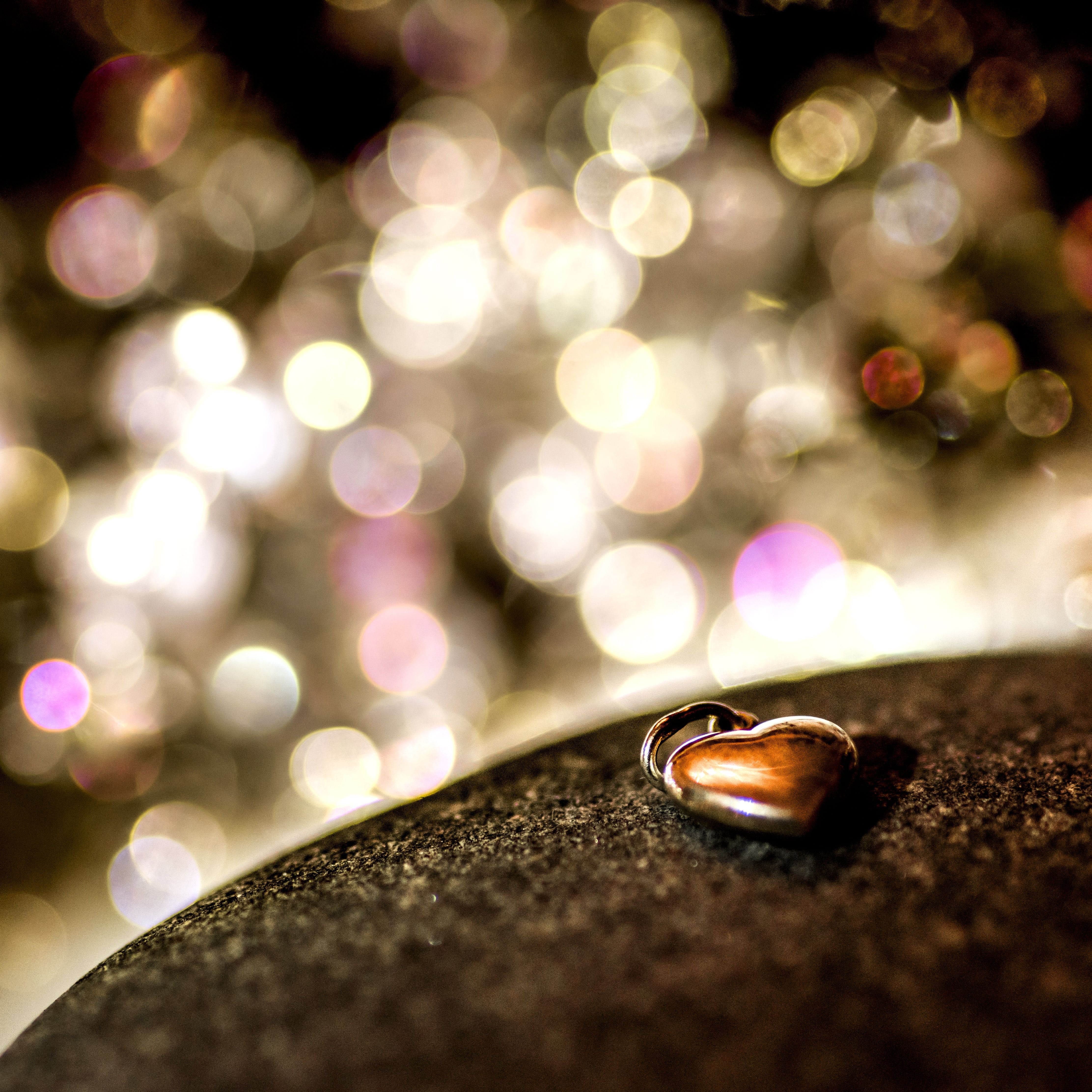 luxury, valentine, 4K, jewel, white, brown, focus on foreground, gift, geometric shape, romantic, pendant, love, selective, close-up, female, ring, rock, Phone HD Wallpaper