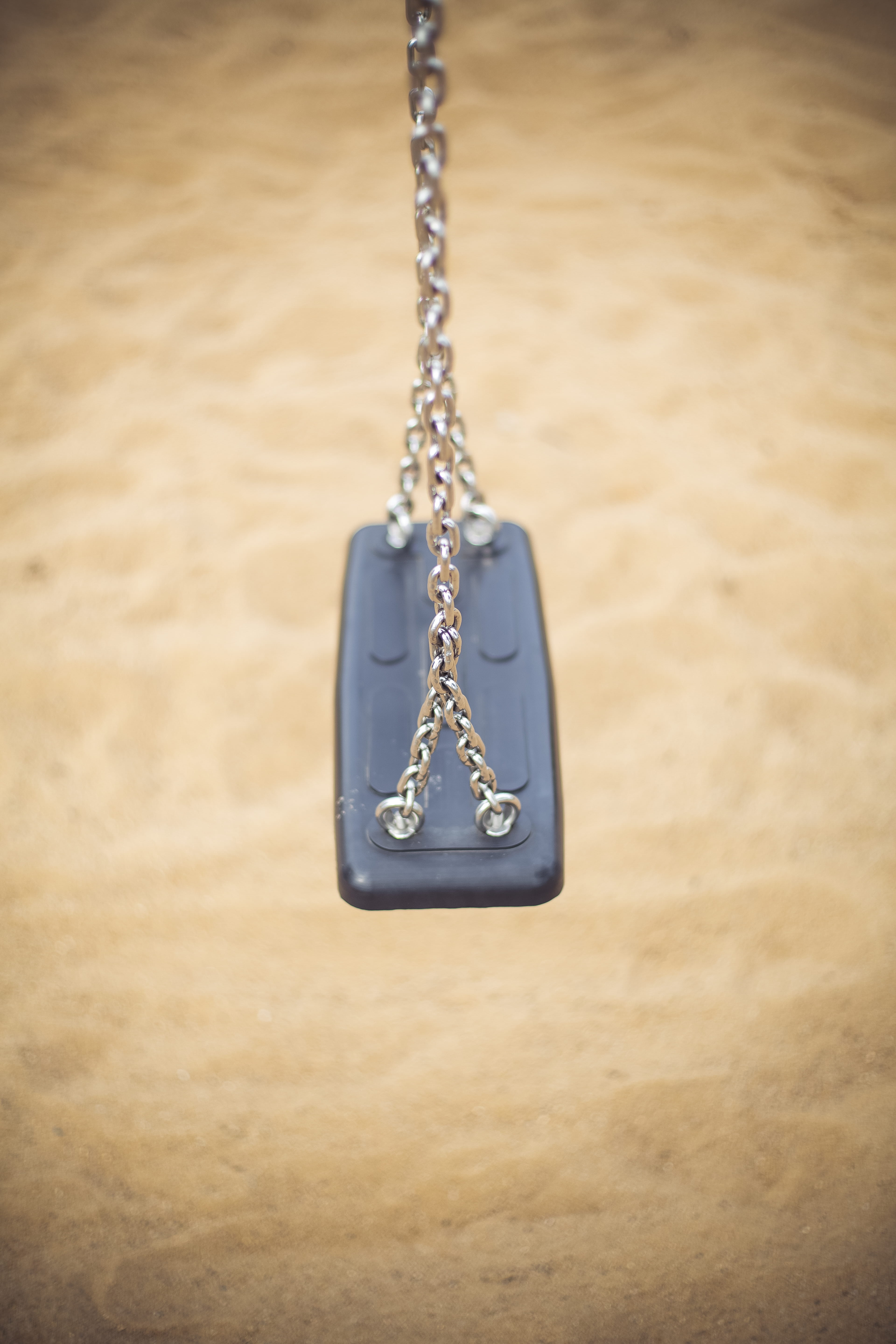 metal, luxury, womenswear, photography, seat, accessory, hanging, 5K, indoors, tree, meeting, selective, focus, table, pendant, chain, focus on foreground, Phone HD Wallpaper