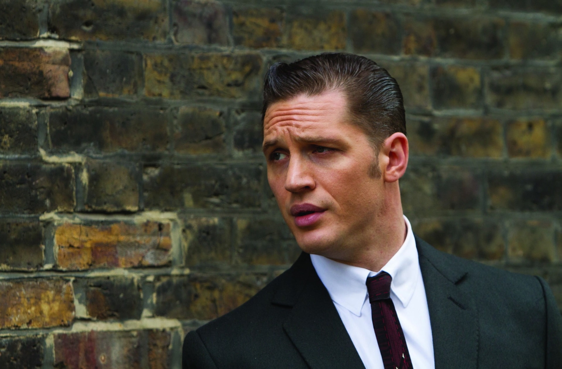 overworked, one person, brick, headshot, well-dressed, occupation, corporate business, business, depression - sadness, businessman, suit, white collar worker, HD Wallpaper