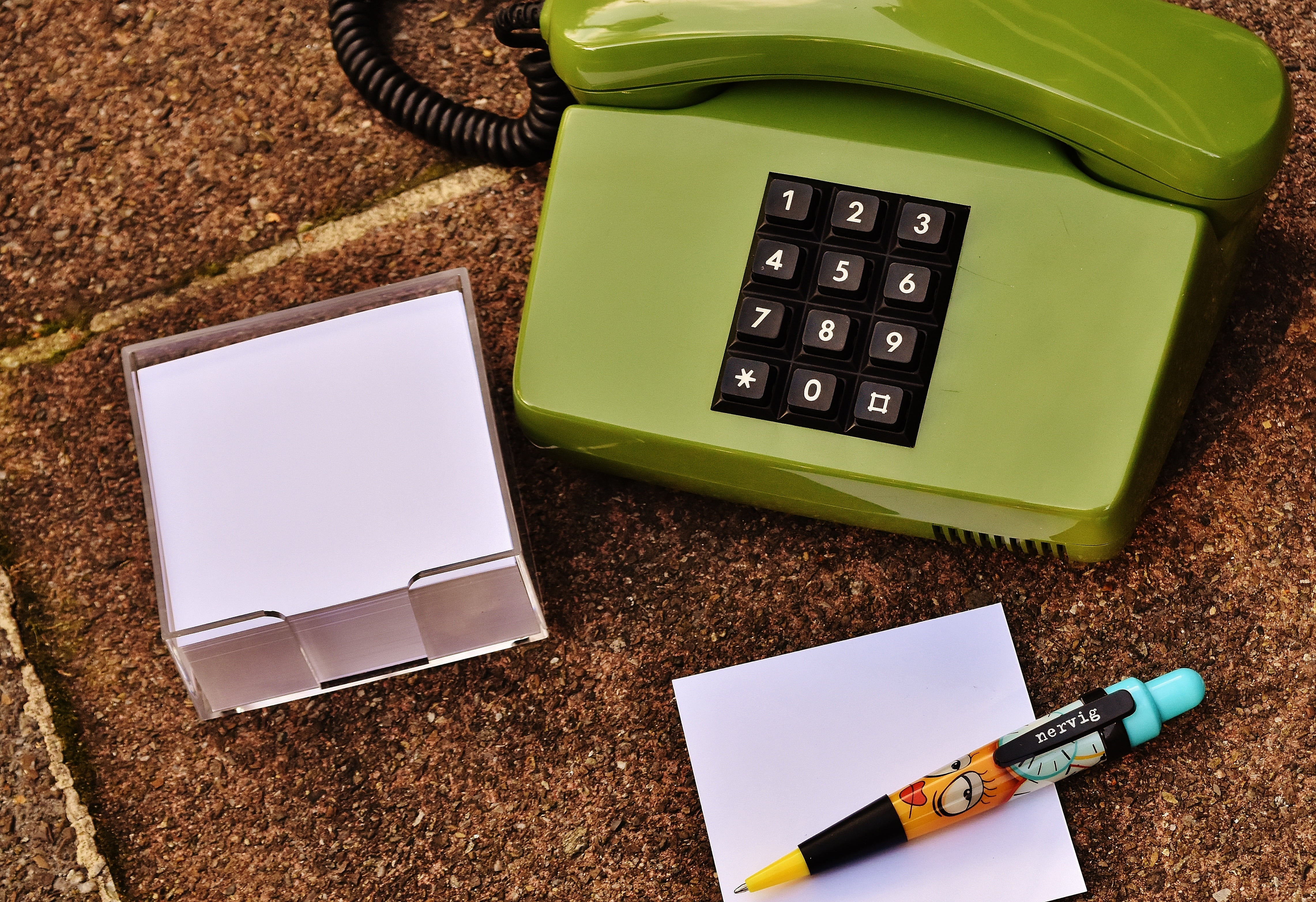 business, copy space, listeners, table, no people, office, eighties, laptop, notes, leave, telephone, call, technology, old, note pad, connection, high angle view, HD Wallpaper