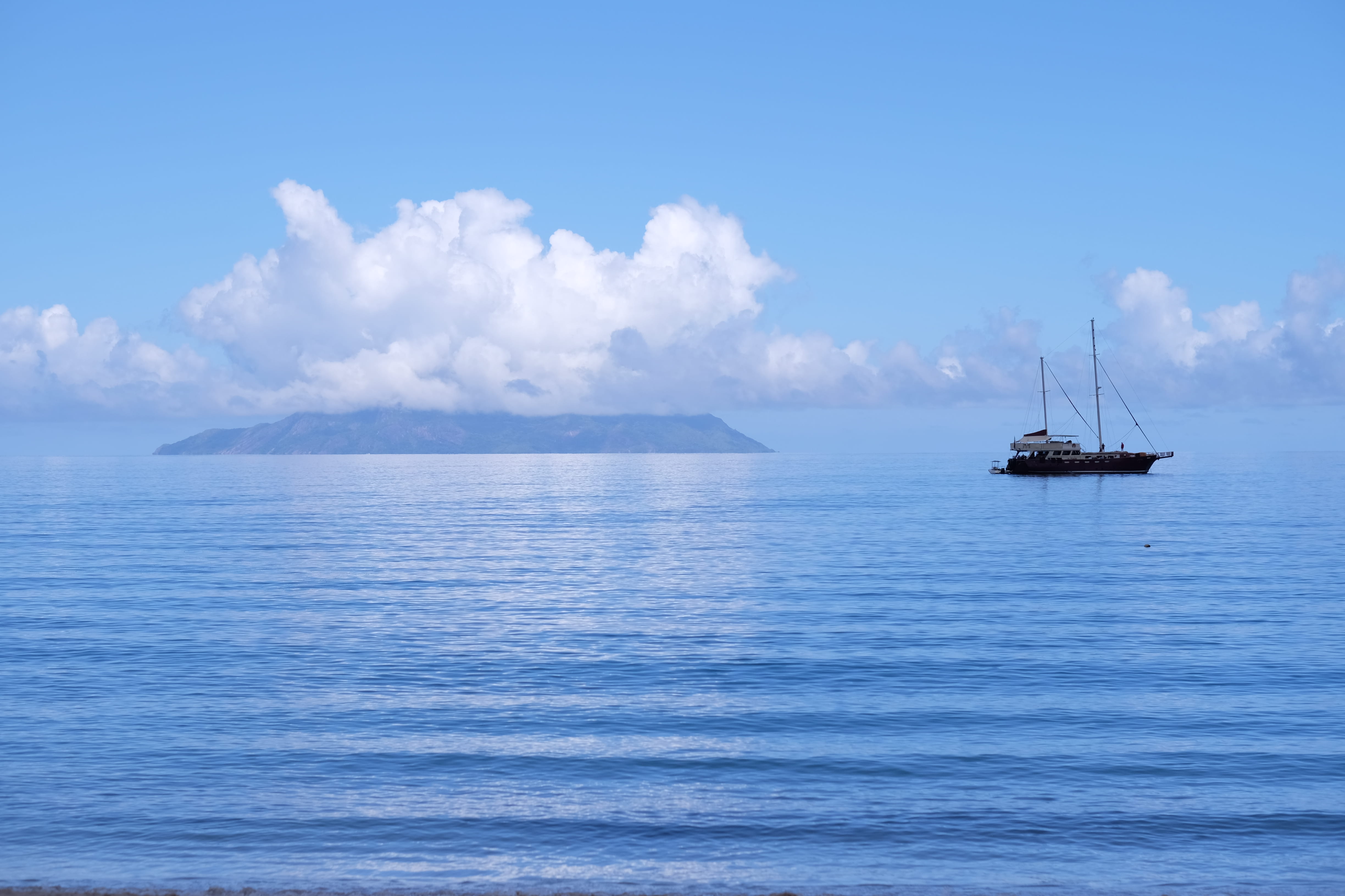 boat, yacht, outdoors, horizon over water, ocean, mode of transportation, water, anchored, sky, 4K, tranquil scene, beauty in nature, horizon, sea, nature, HD Wallpaper