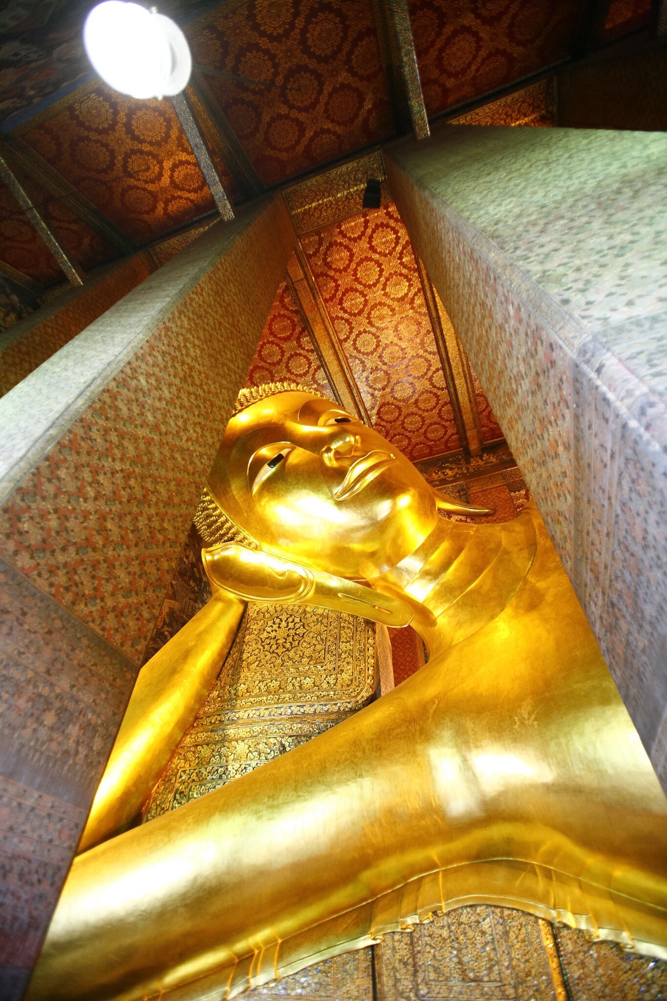 no people, sculpture, belief, wat, wat po, architectural column, gold colored, pho, human representation, statue, ornate, ceiling, buddha, building, place of worship, Phone HD Wallpaper