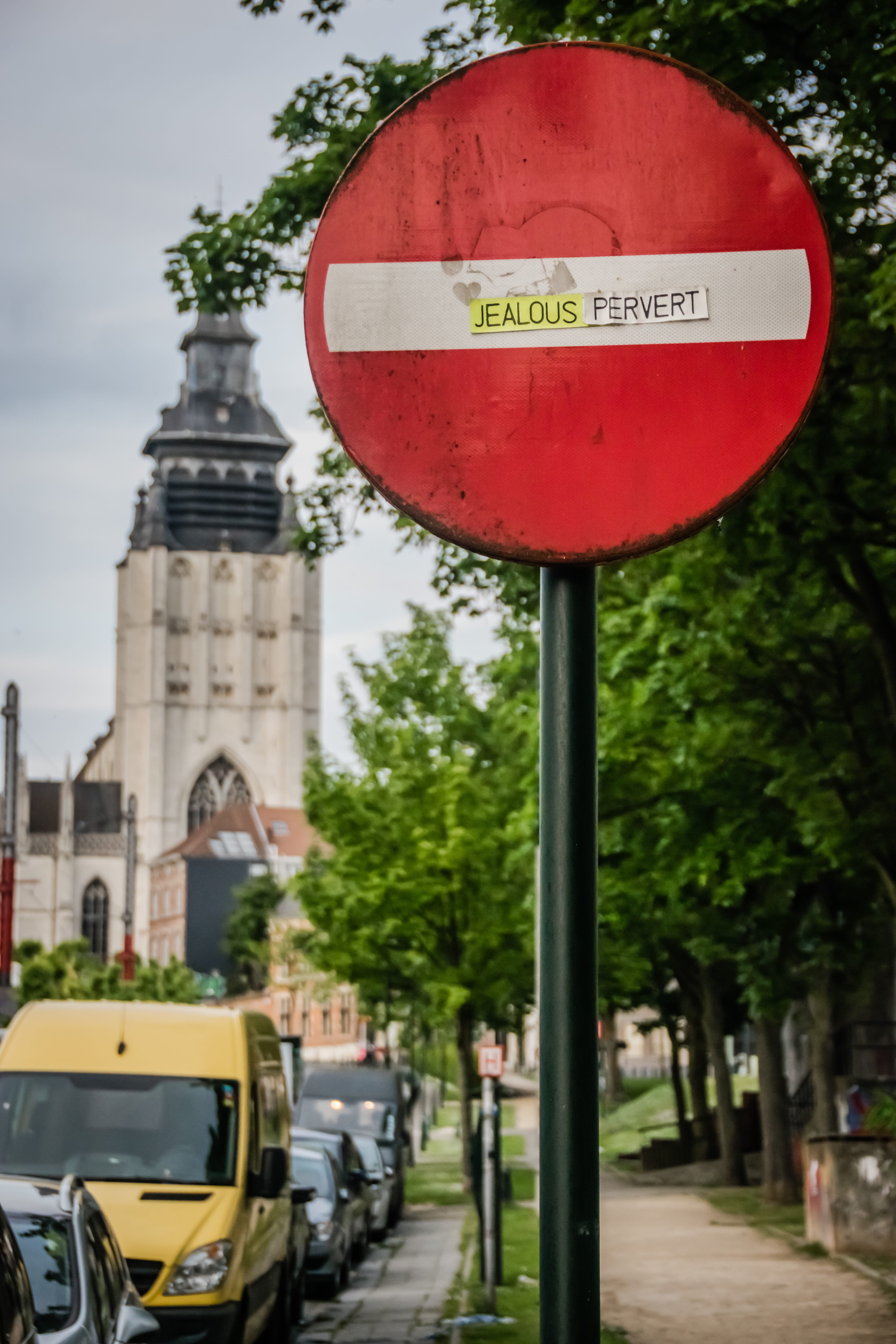 church, mode of transportation, town, road, pavement, trees, cars, building, post, architecture, metal, automobile, transportation system, tree, traffic sign, Phone HD Wallpaper