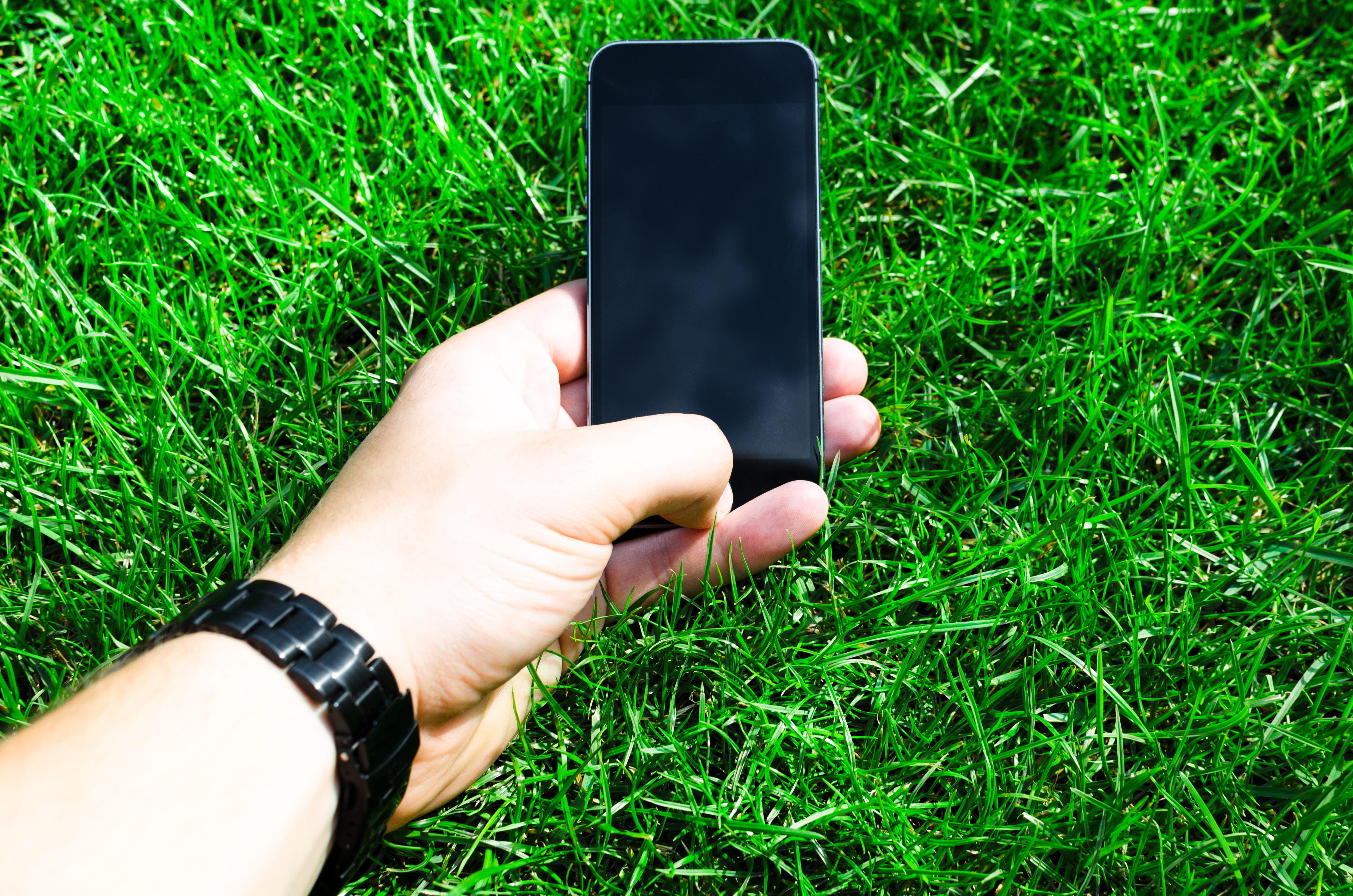 smart phone, green, looking, Grass, personal perspective, real people, message, human body part, white, wireless, black, typing, device, human hand, space, HD Wallpaper