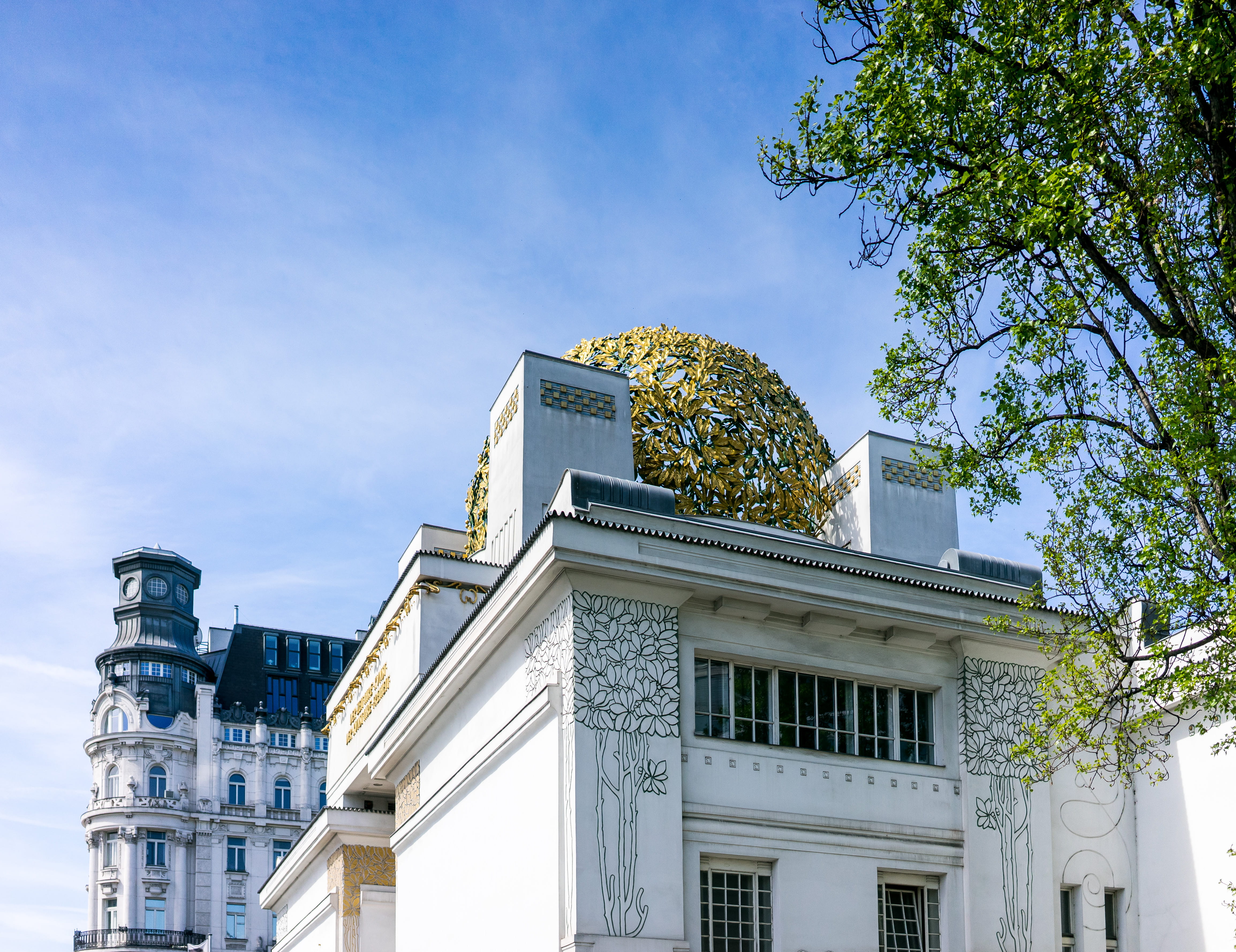 roof, tree, fin de siecle, cloud - sky, day, blue, nature, skyscraper, text, austria, sky, architecture, low angle view, architectural column, wien, office building exterior, HD Wallpaper