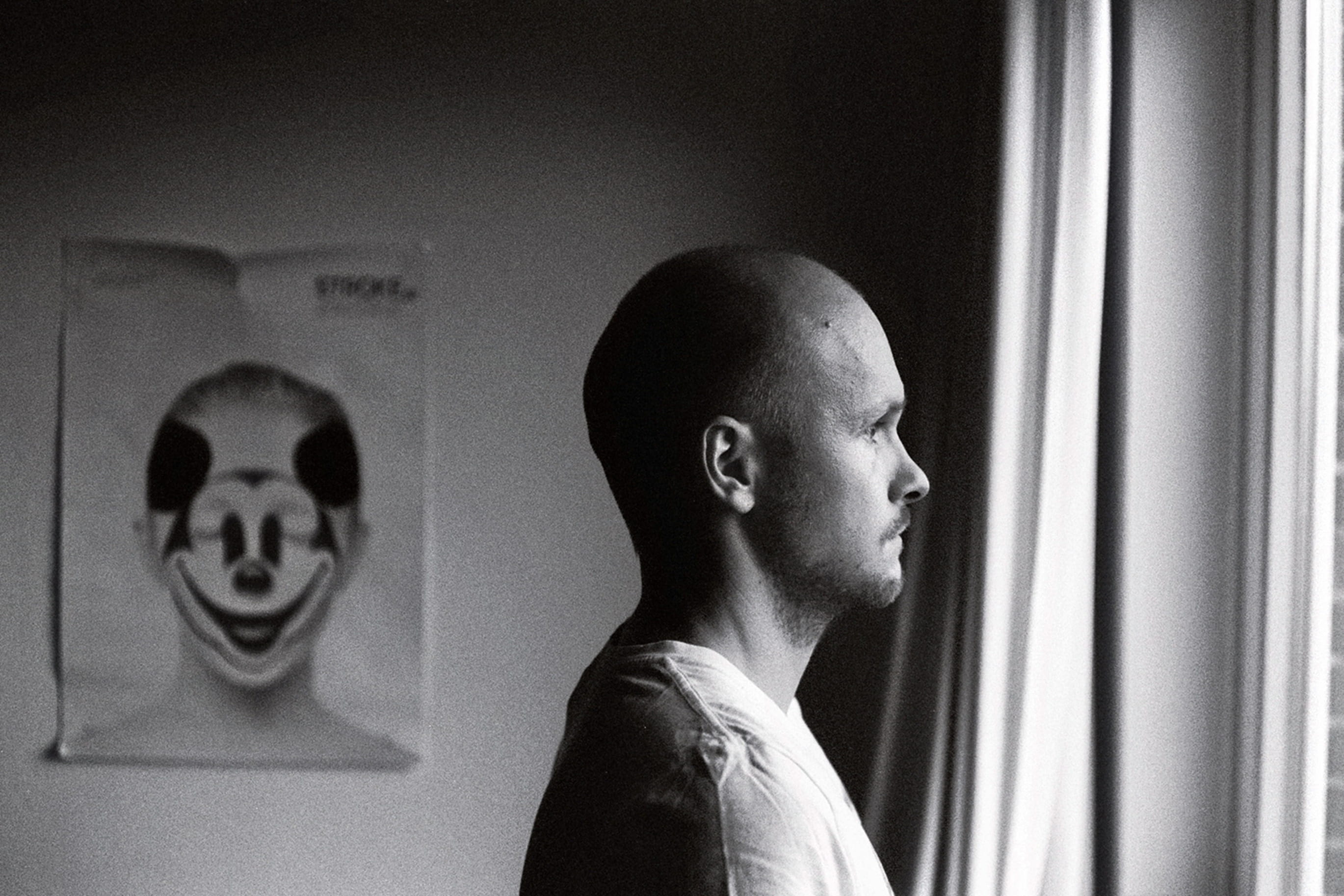summicron, summicron2.0, portrait, men, shaved head, summicron20, analogue, analog feeling, indoors, melancholy, leicam5, completely bald, adult, 2K, representation, HD Wallpaper