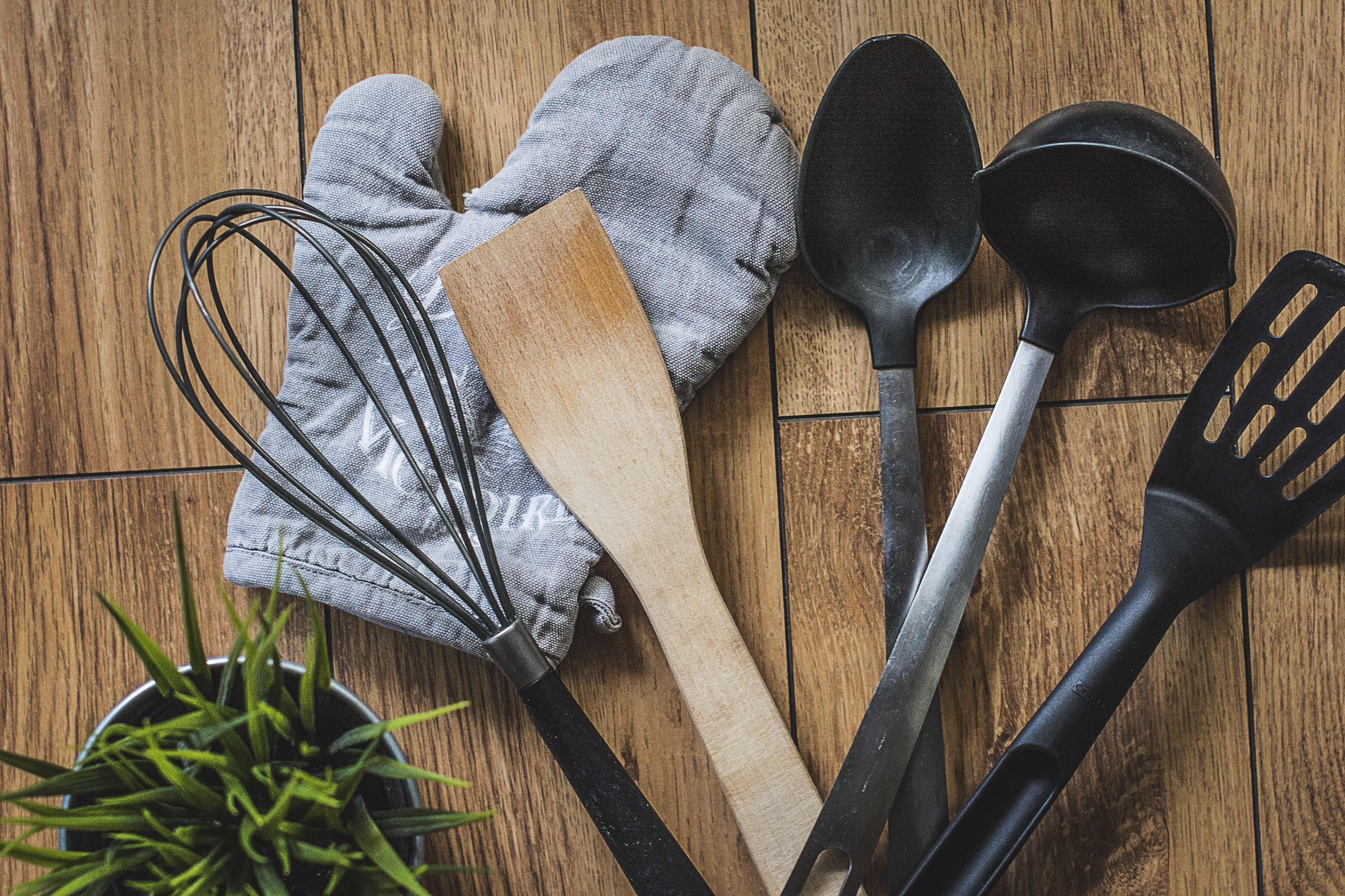 household equipment, the purity of the, wood - material, table, chochelka, spatula, no people, blade, brown, still life, kitchen utensil, assorted, top, HD Wallpaper