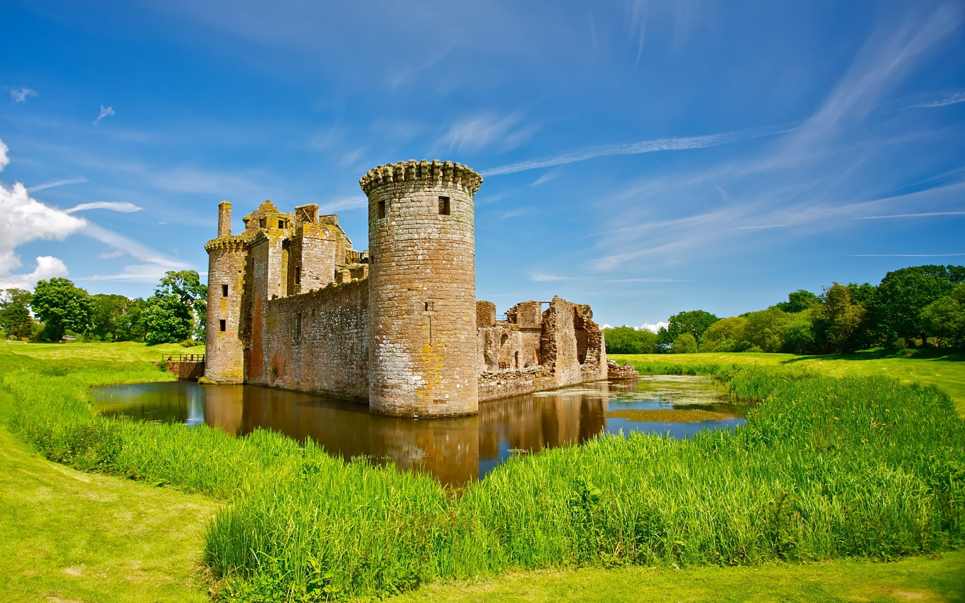 no people, sky, travel destinations, old, history, 1080P, plant, Scotland, water, cloud - sky, grass, tree, day, built structure, green color, Caerlaverock Castle, HD Wallpaper