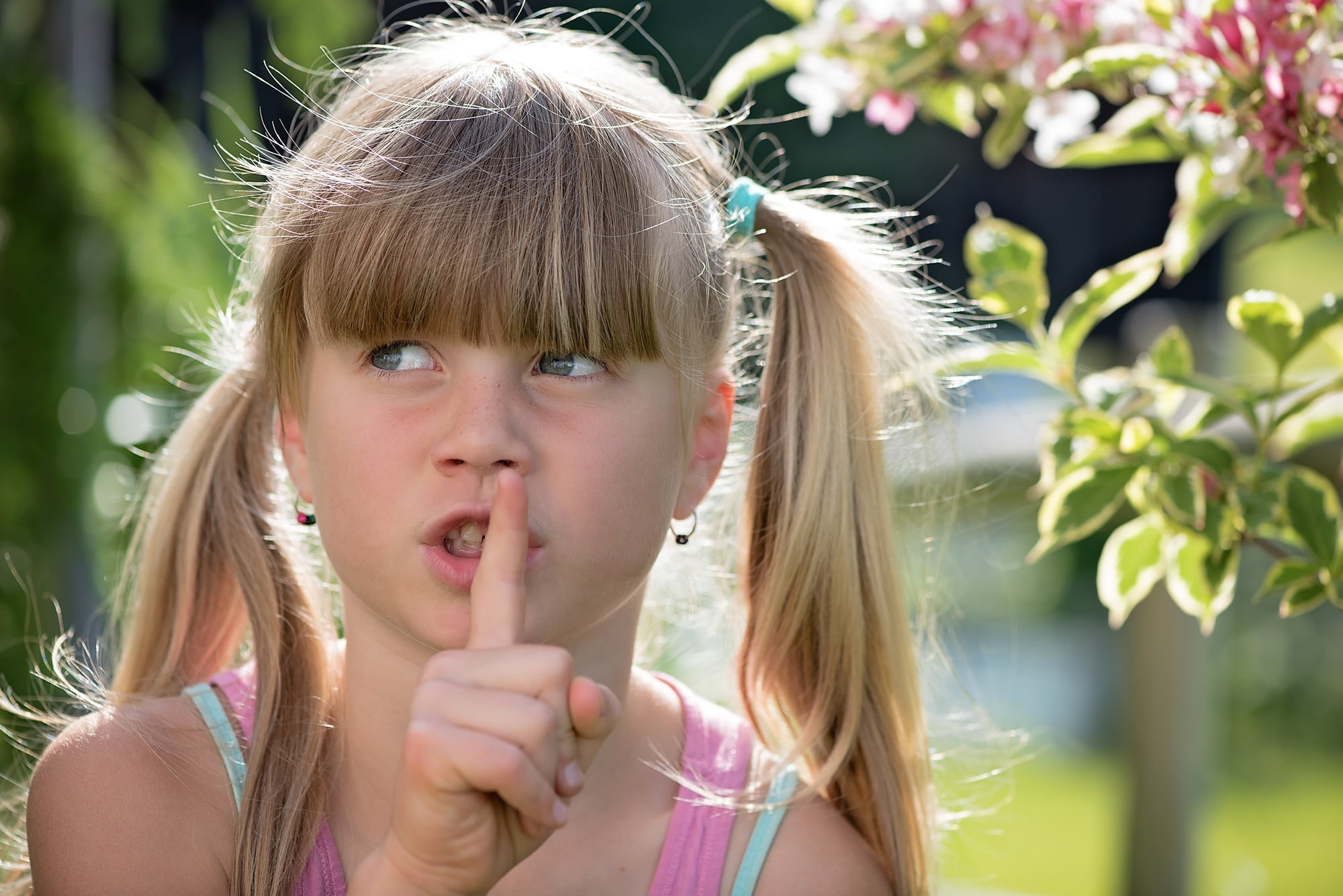 pssst, sign, bangs, hand, view, focus on foreground, prompt, summer, leisure activity, day, girls, child, front view, be quiet, childhood, looking at camera, HD Wallpaper