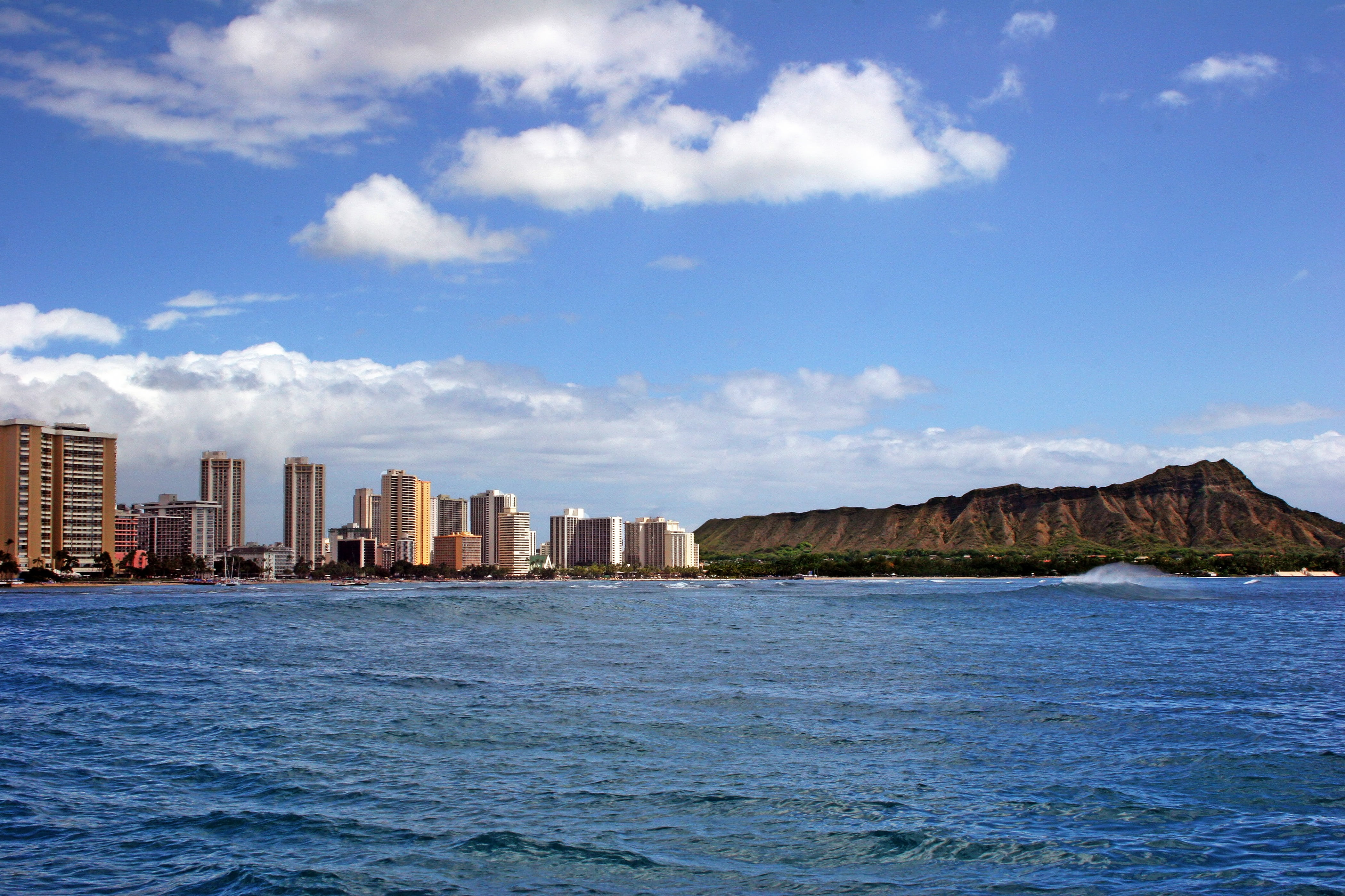 day, no people, water, vacation, city, landscape, waterfront, cloud - sky, cityscape, building exterior, travel, waikiki, honolulu, nature, oahu, office building exterior, HD Wallpaper