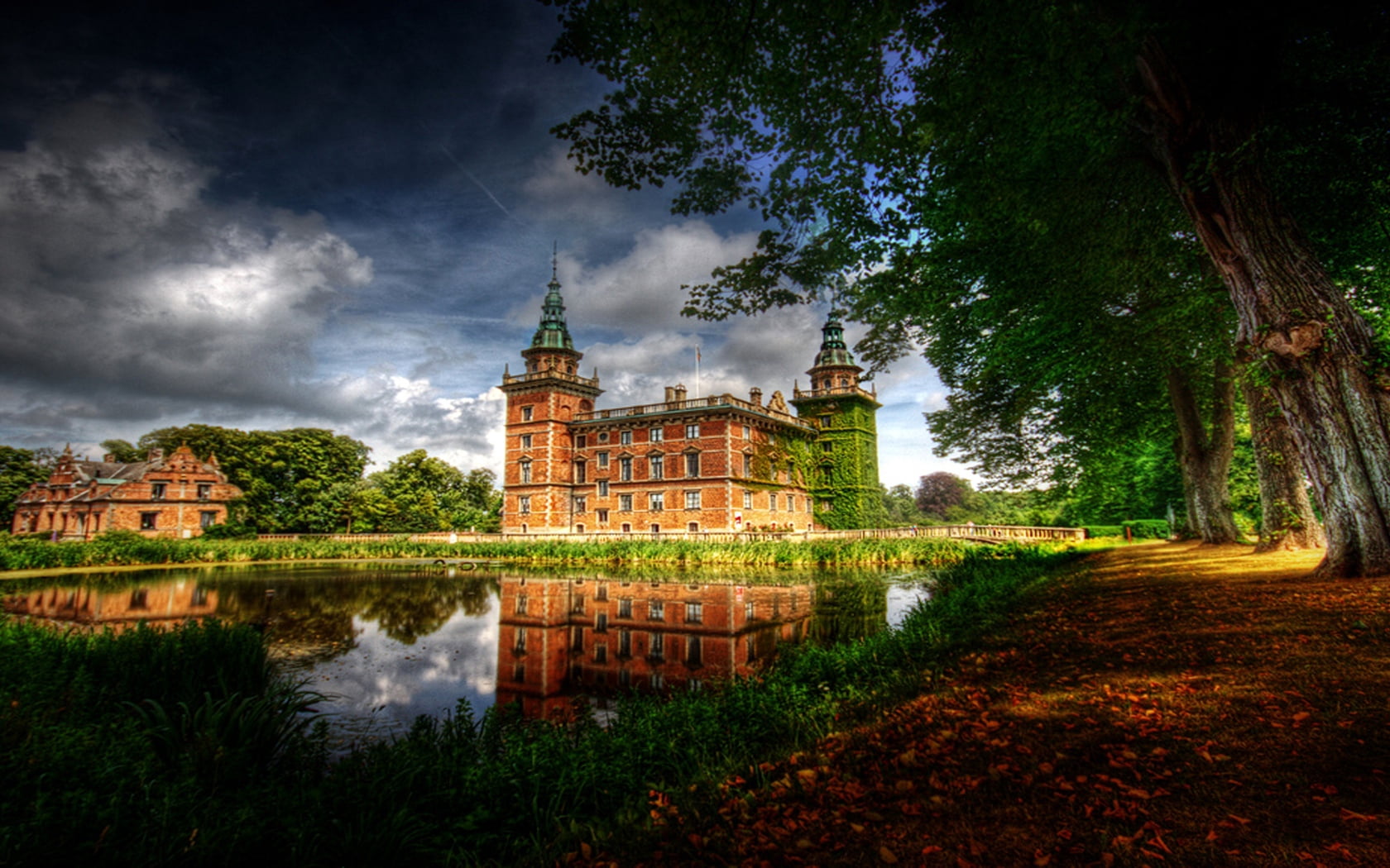 cloud - Sky, built Structure, architecture, nature, pond, outdoors, lake, travel Destinations, 720P, river, urban Scene, sky, building, building Exterior, HD Wallpaper