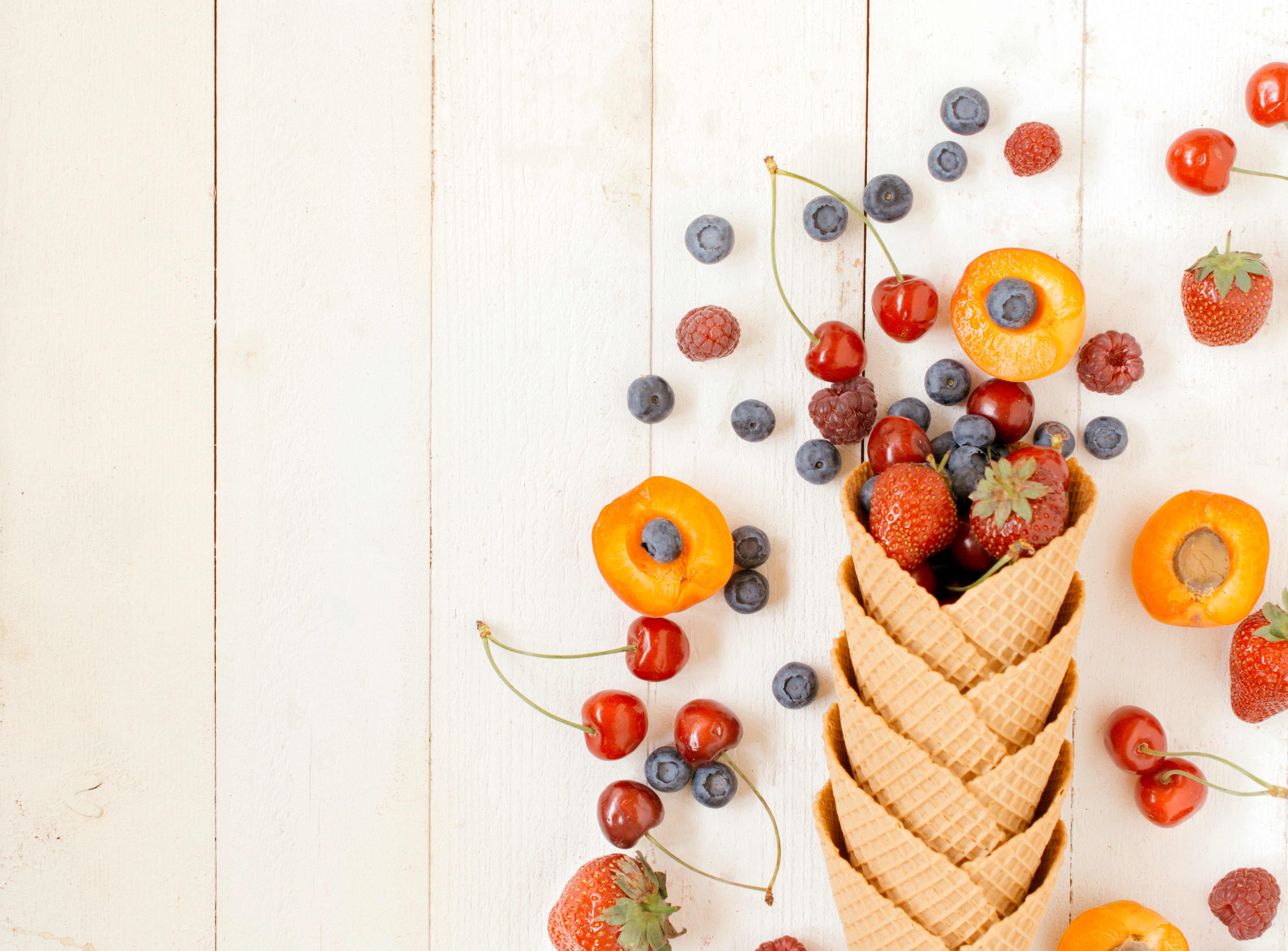 horn, fresh, 4K, berries, strawberry, cherry, blueberries, raspberry, wafer, HD Wallpaper