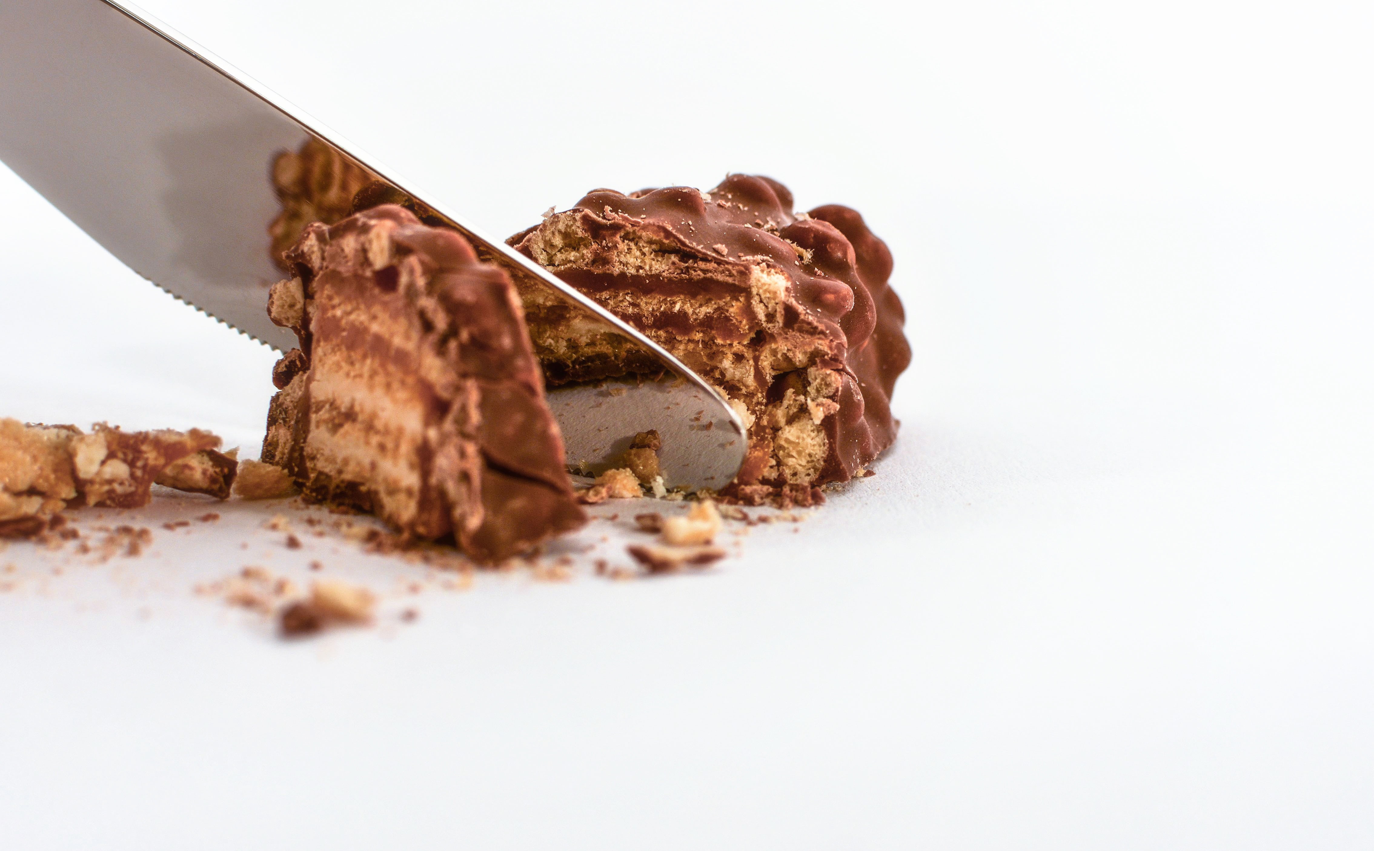 animal, tool, knife, 4K, day, breaking, peanut butter, metal, sweet, cutlery, studio shot, sweet food, copy space, spieglung, no people, selective focus, HD Wallpaper