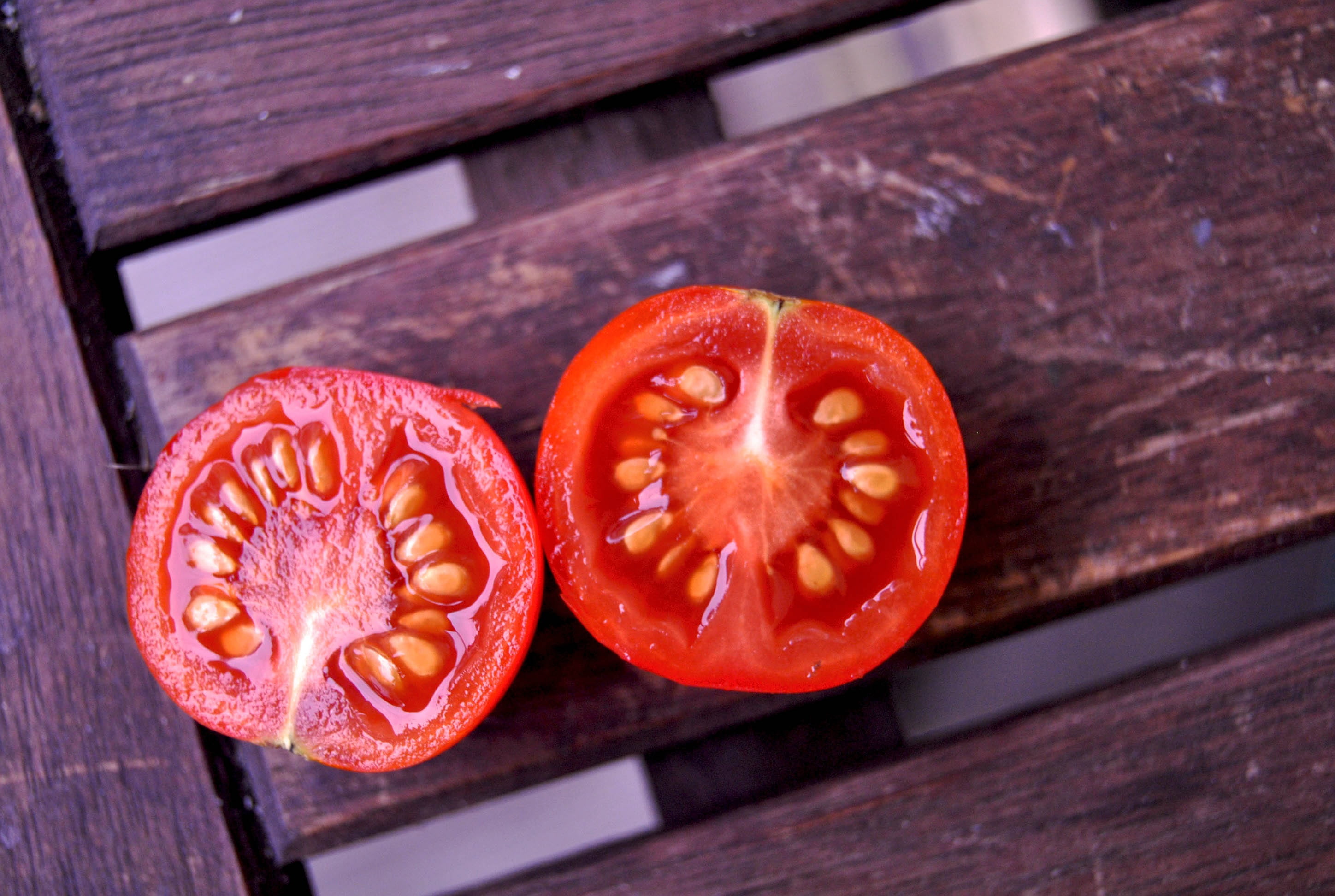 tomato, high angle view, directly above, datailaufnahme, diet, mediterranean, wooden, harvest, juicy, healthy, garden, salad, vegan, sacred geometry, brown, HD Wallpaper