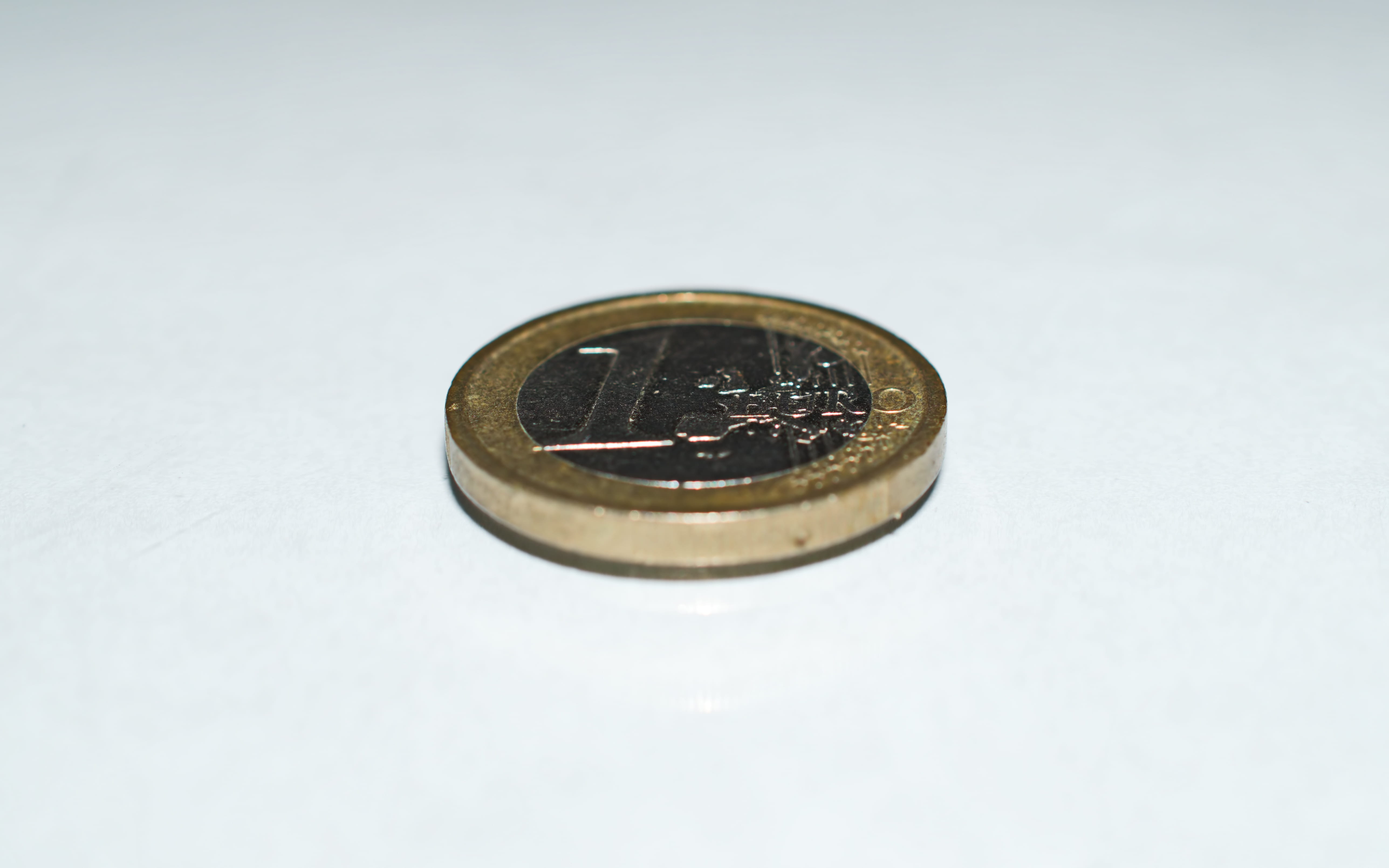 macro, text, economy, color, symbol, indoors, cutout, technology, golden, money, number, studio shot, gold, euro, vintage, metal, round, financial item, HD Wallpaper