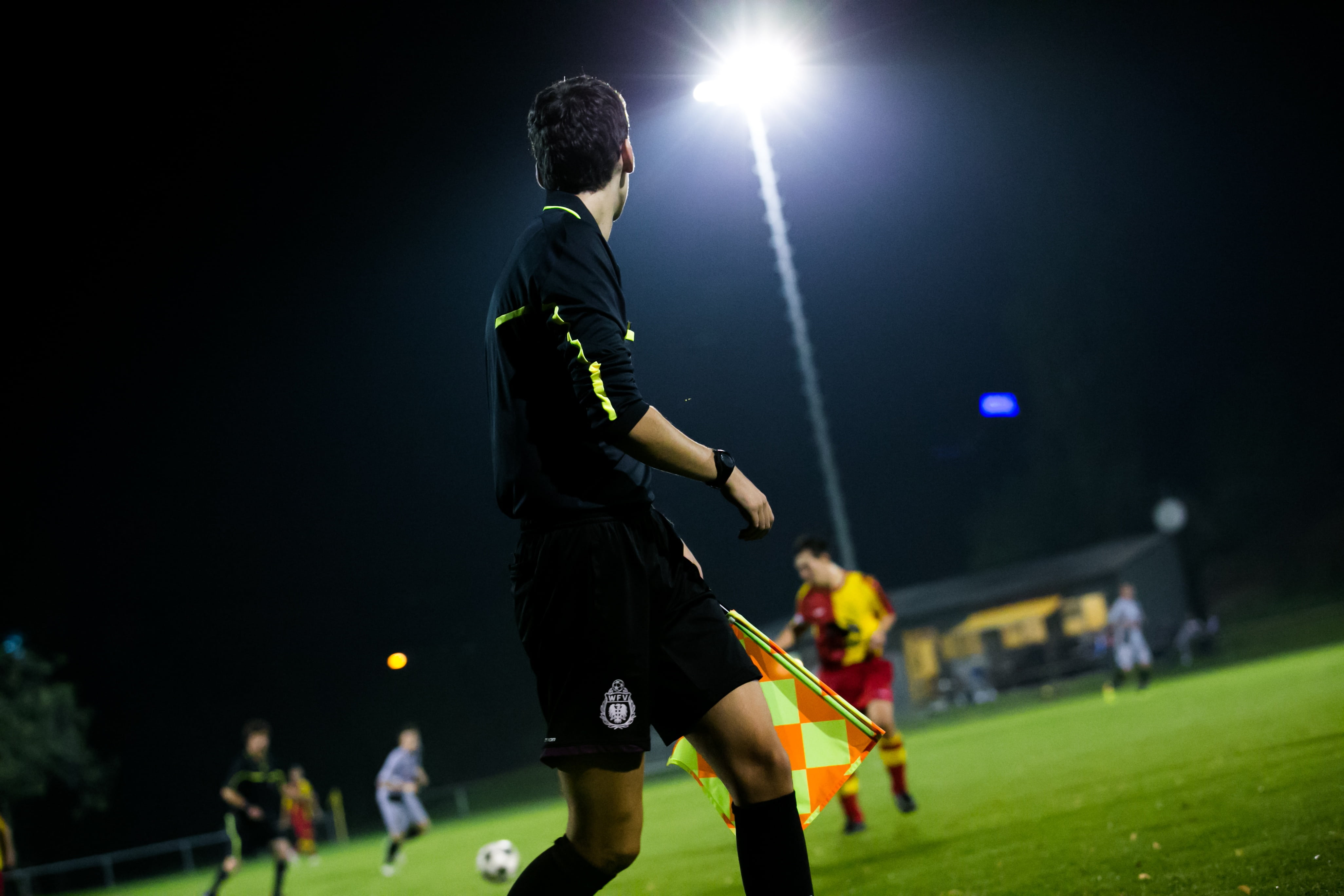 motion, competition, photography, football, sport, athlete, focus, illuminated, soccer, clothing, soccer player, playing, referee, selective, stadium, men, HD Wallpaper