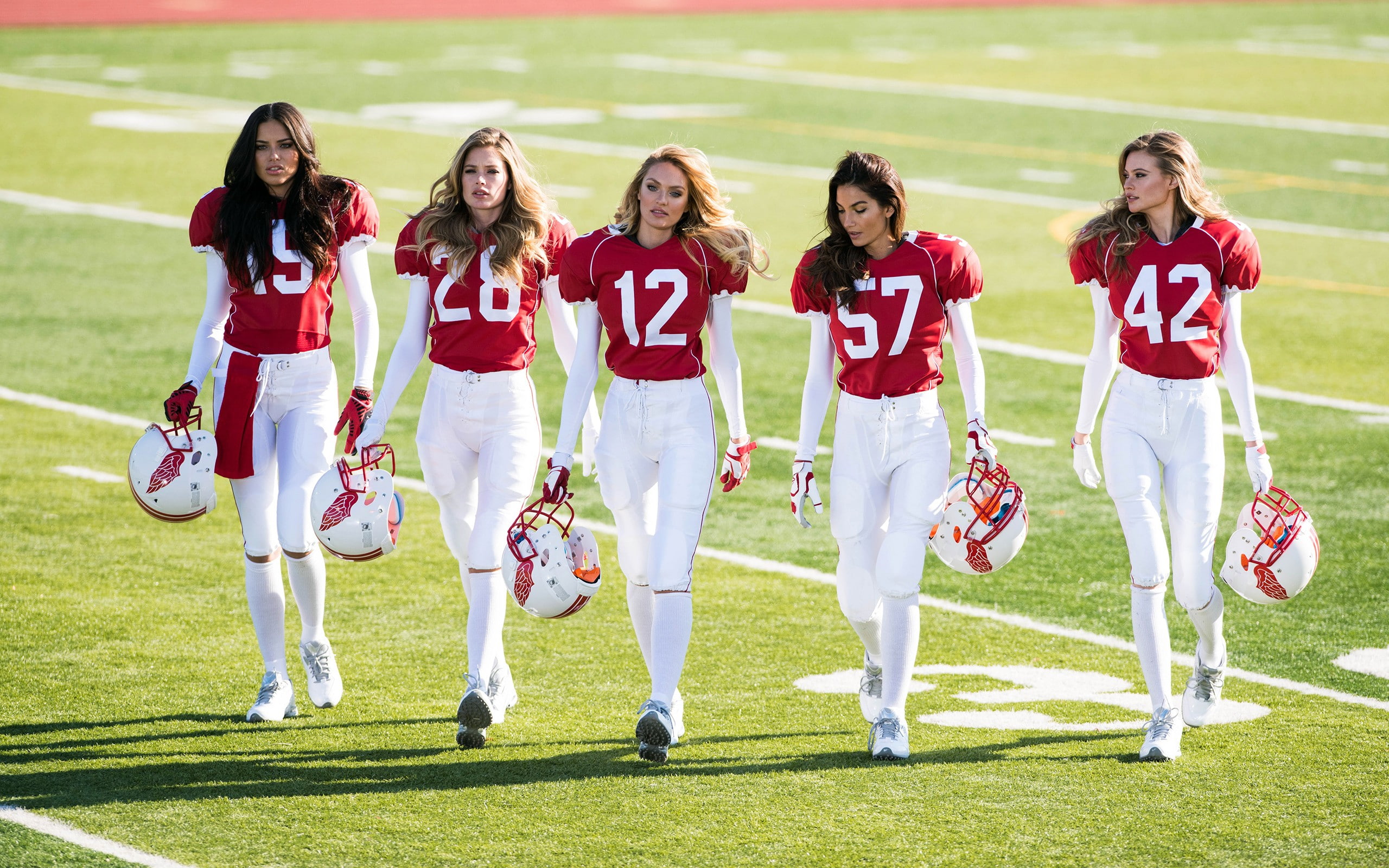 candice, swanepoel, group, doutzen kroes, aldridge, lily aldridge, adriana lima, candice swanepoel, kroes, doutzen, helmet, 2K, american football, lima, HD Wallpaper