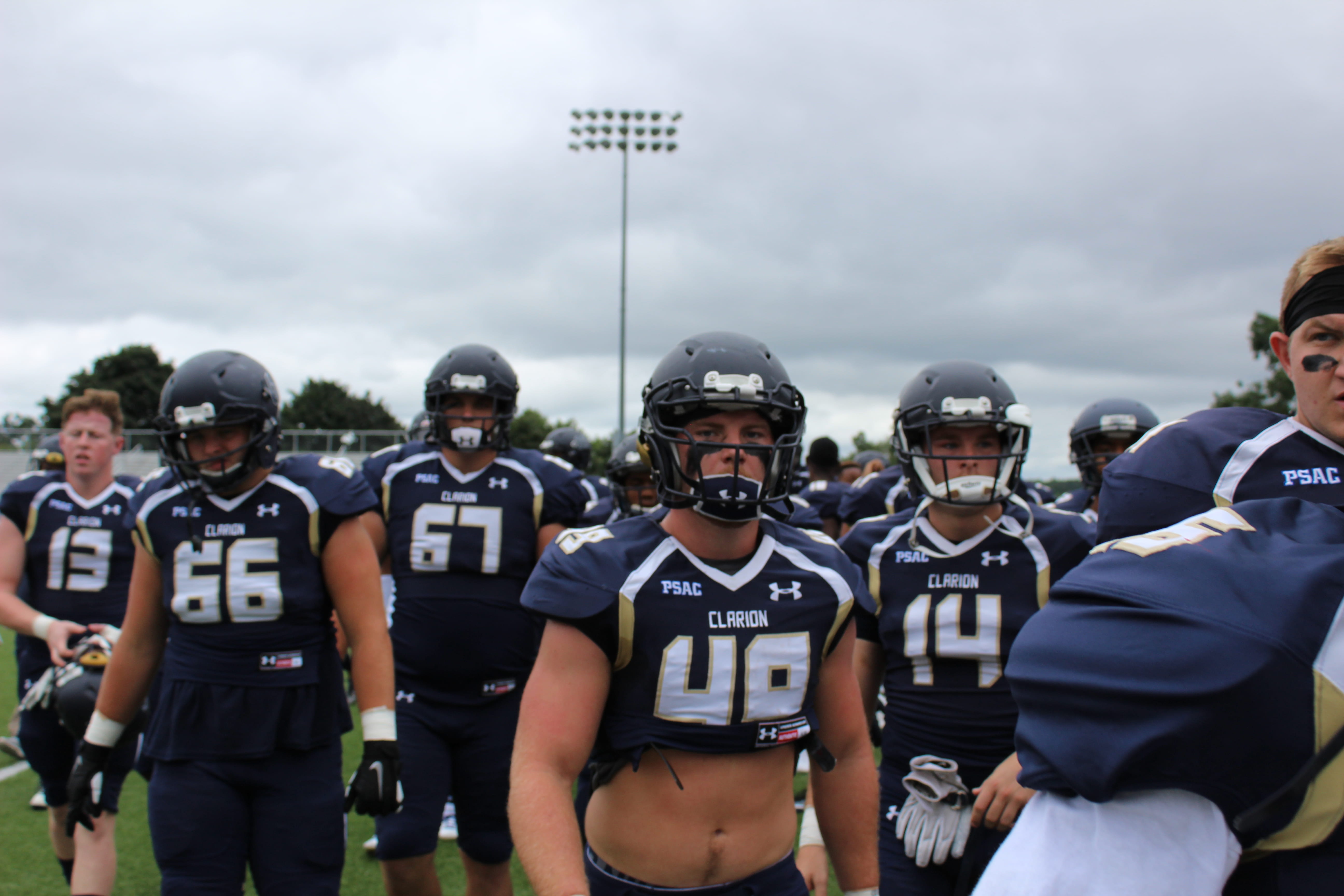 athlete, group of people, nature, three quarter length, sport, cloud - sky, standing, helmet, American football, team, game, teenager, american football - sport, HD Wallpaper