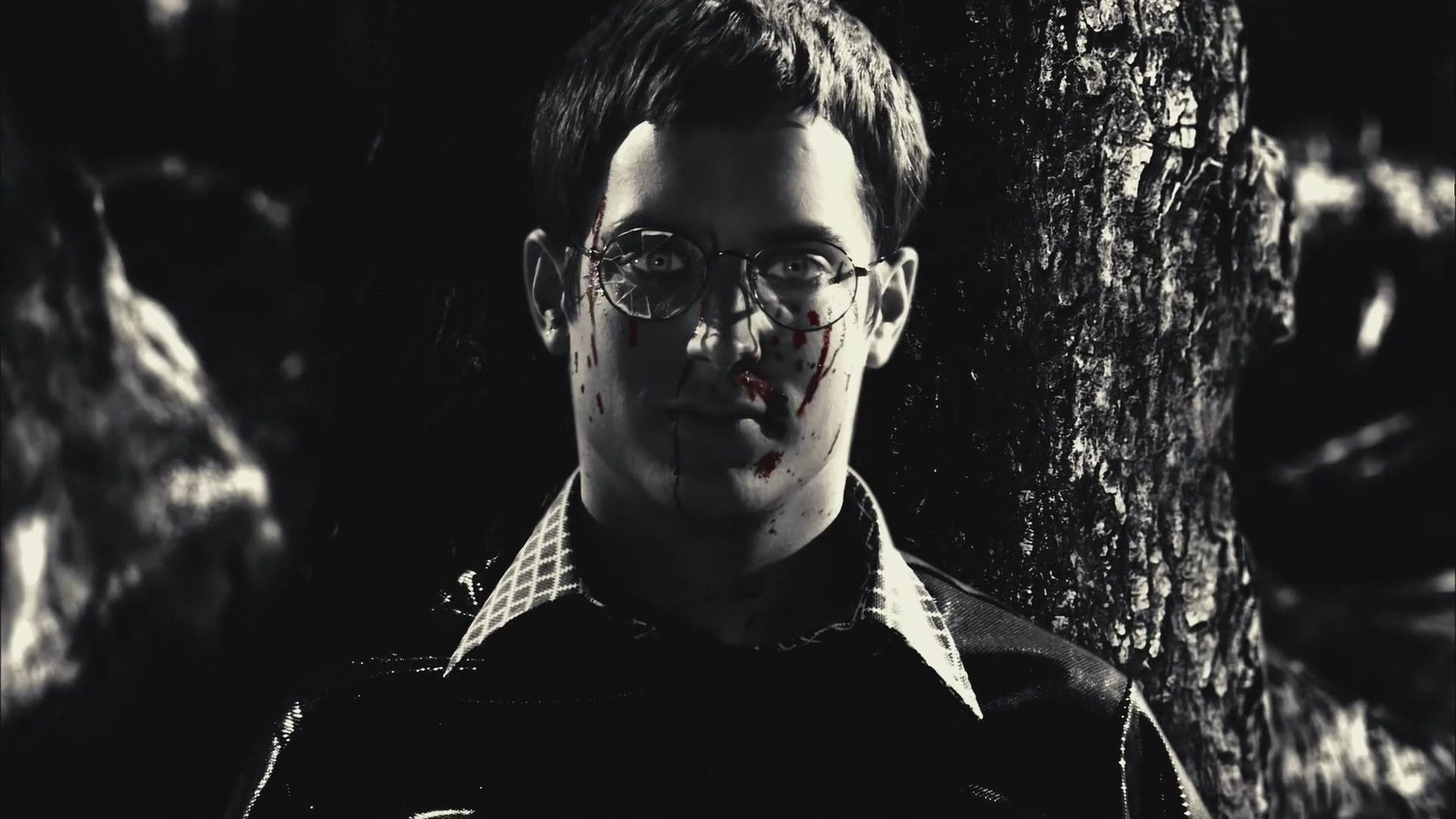 young adult, tree trunk, aggression, headshot, looking at camera, outdoors, one person, tree, human face, 1080P, horror, front view, movies sin city elijah wood horror, HD Wallpaper