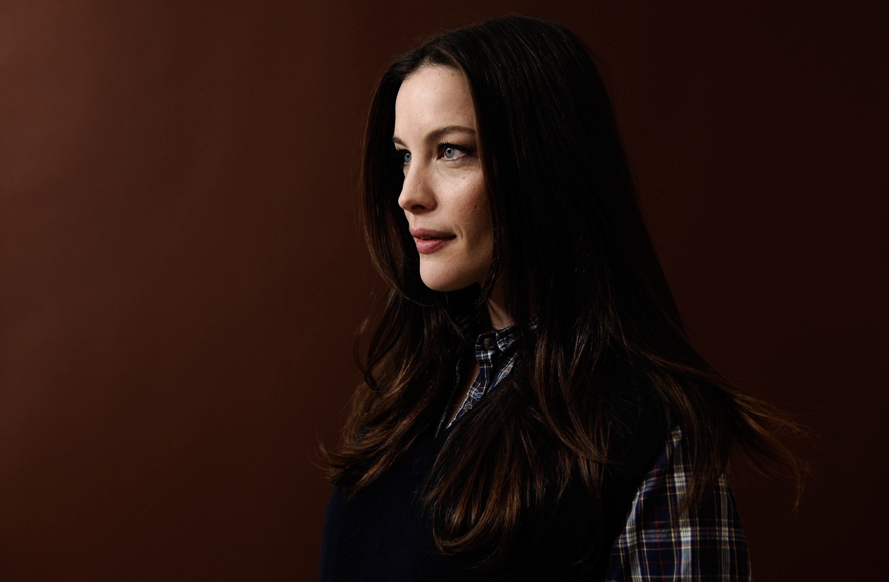 blue eyes, long hair, brunette, actress, 2K, simple background, women, Liv Tyler, HD Wallpaper
