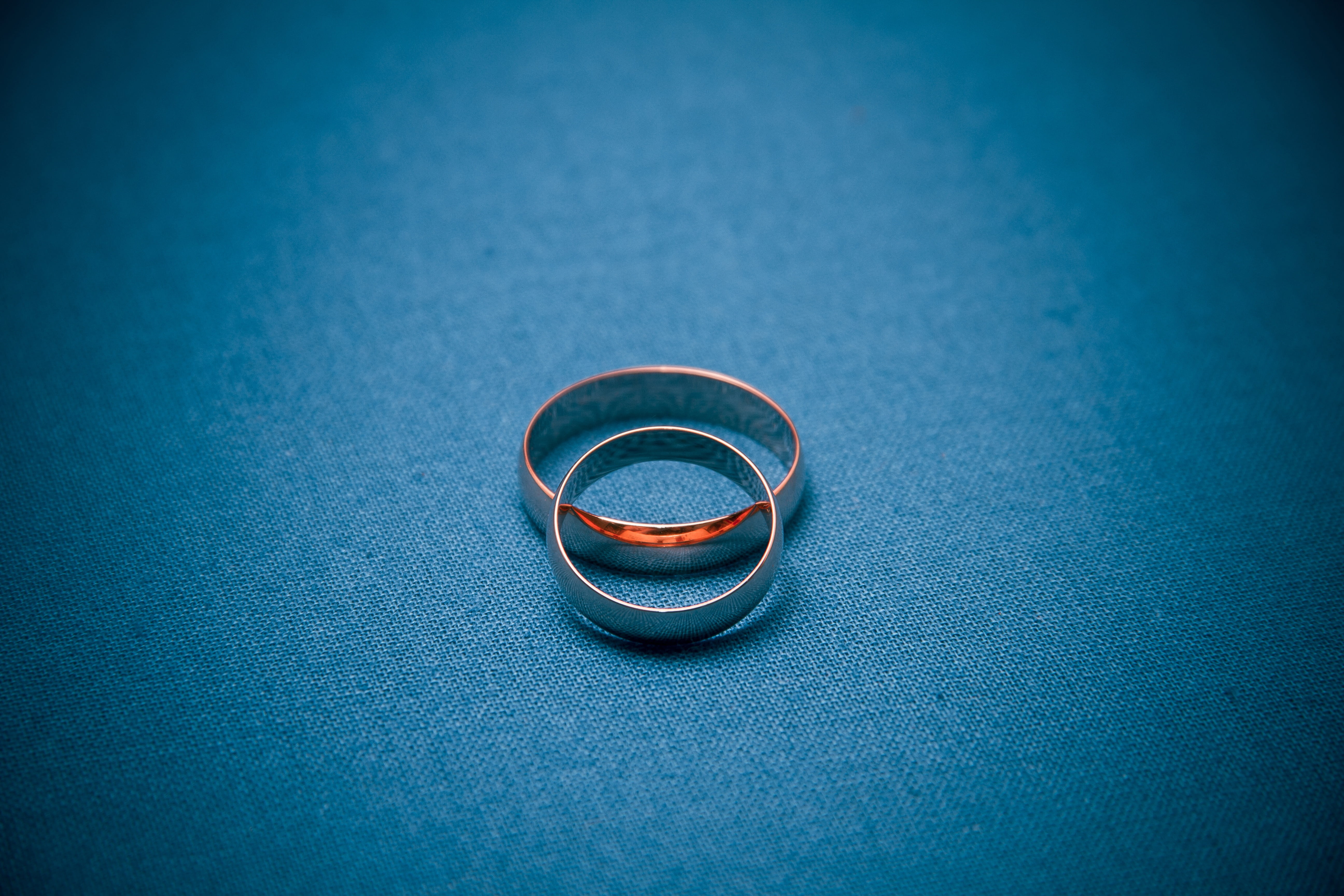 two, just married, relationship, vignette, happiness, geometric shape, silver, people, bright, sweethearts, wedding, shape, blue, rings, close-up, focus on foreground, HD Wallpaper