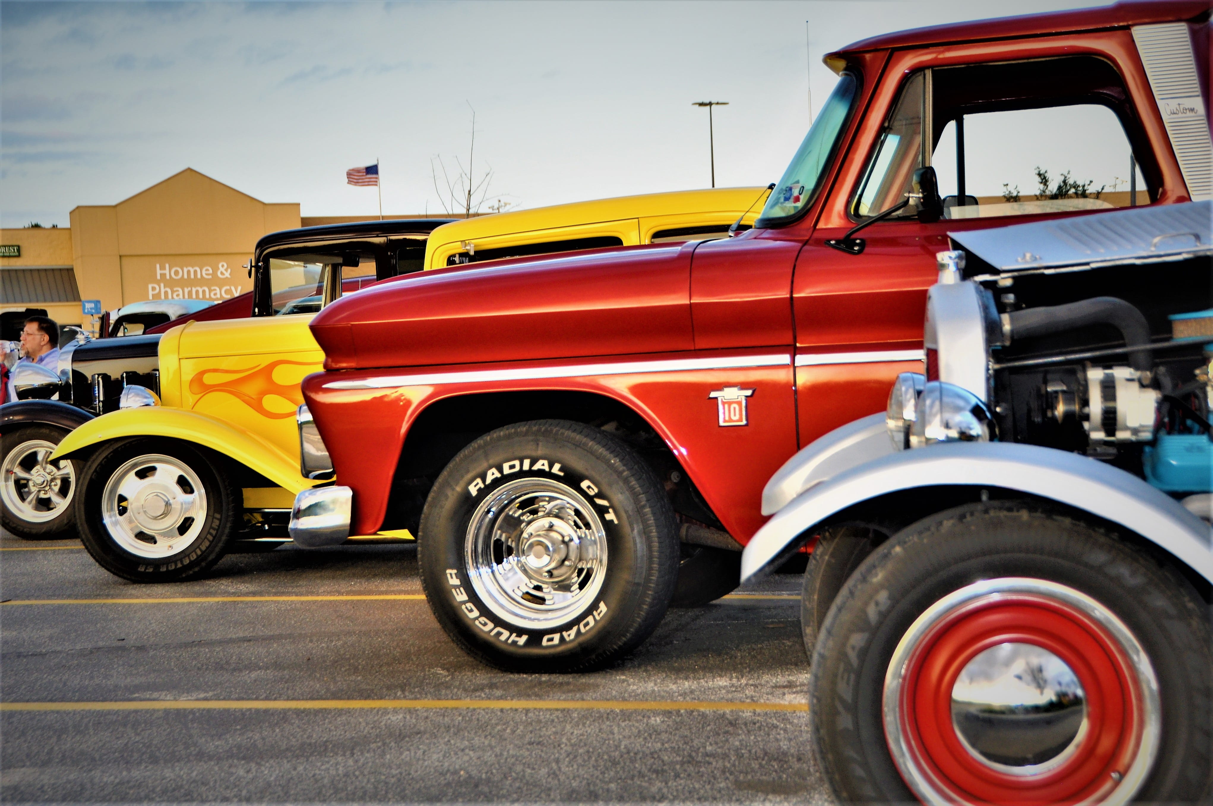 lineup, architecture, truck, real people, road, day, land vehicle, public transportation, car, motor vehicle, group of people, incidental people, colors, HD Wallpaper
