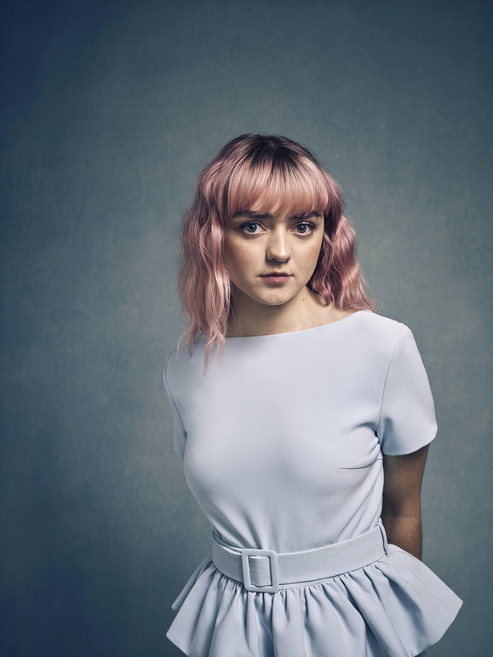 actress, women, simple background, portrait, Maisie Williams, 2K, pink hair, Phone HD Wallpaper