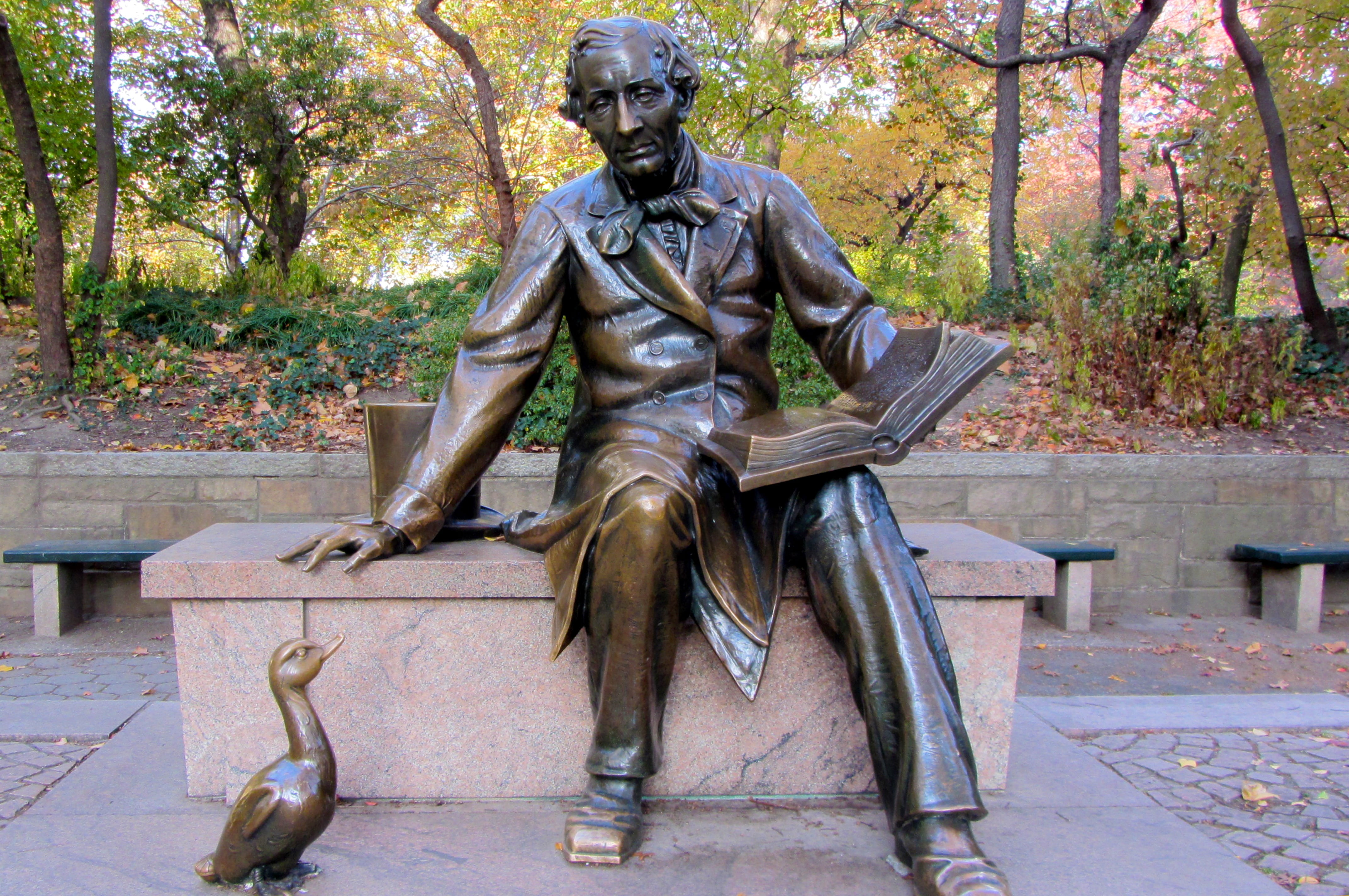 new york city, 4K, man, book, tree, beside, autumn, hans christian andersen, male likeness, day, hand, plant, statue, duck, architecture, sitting, manhattan, HD Wallpaper