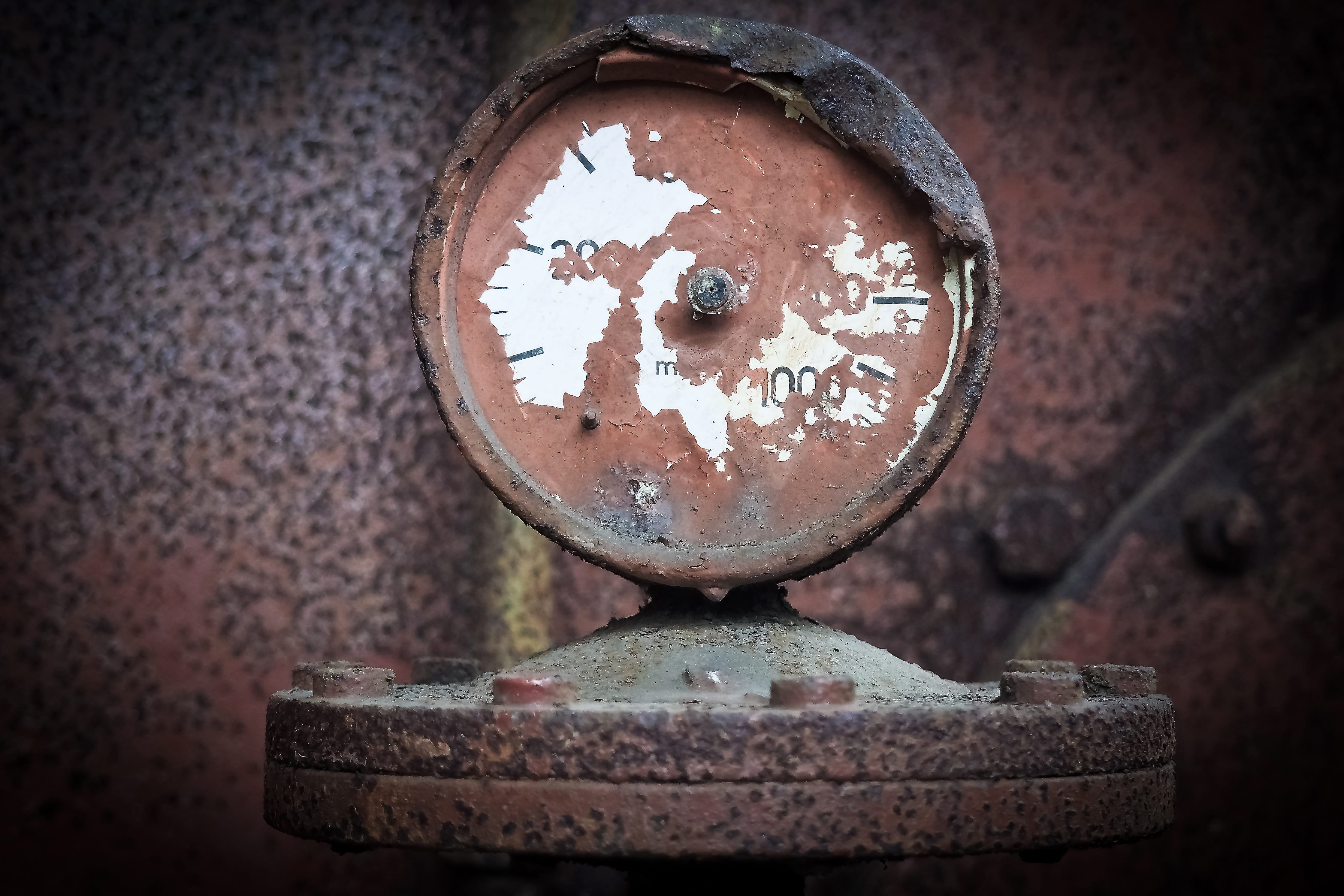 industrial park, pressure gauge, day, instruments, stainless, Fittings, shape, landscape park, industry, run-down, focus on foreground, rusty, pressure display, HD Wallpaper
