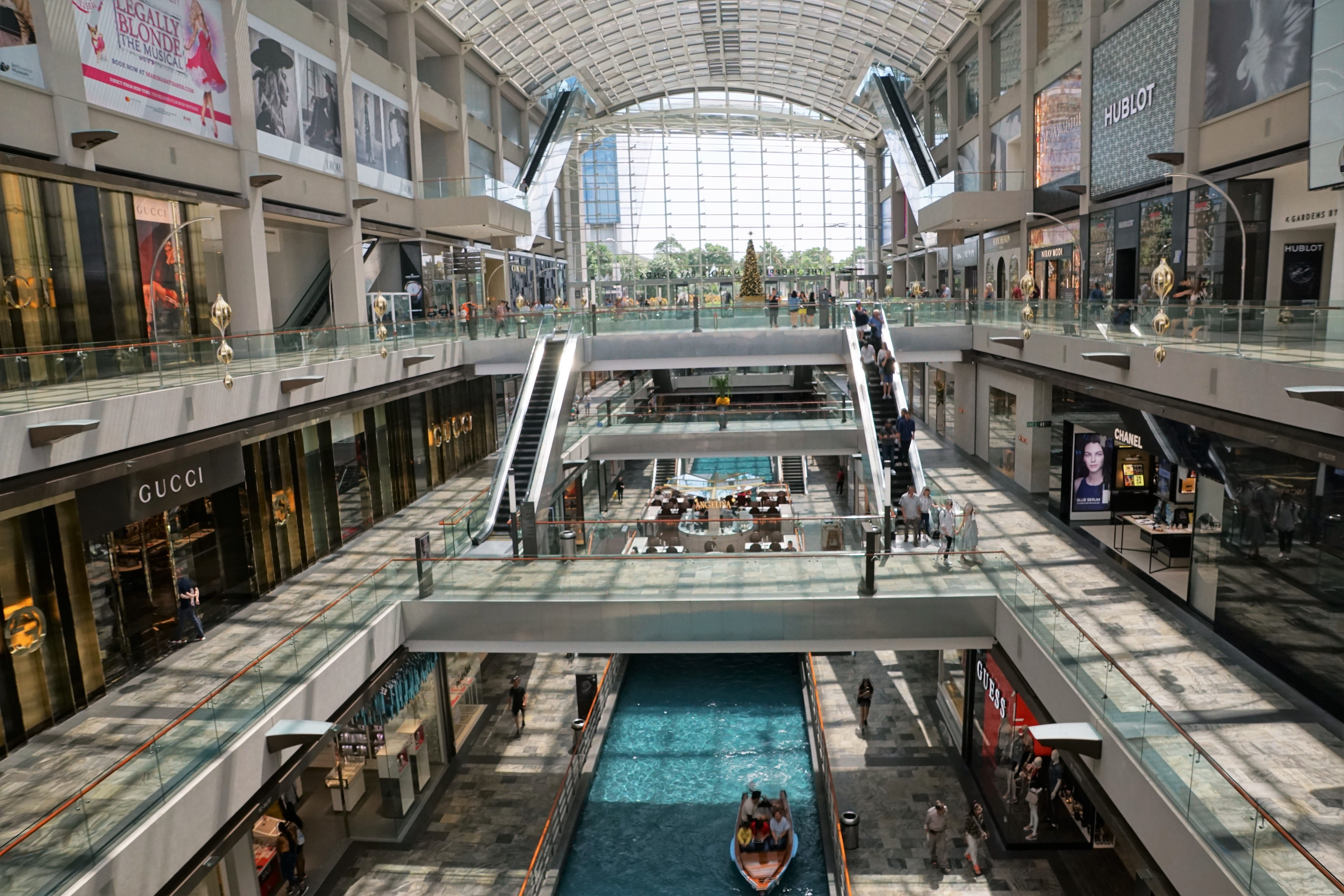 tourism, large group of people, travel, men, building, river, brands, women, leisure, adult, group of people, boat, expensive, office, stairs, shopping mall, HD Wallpaper