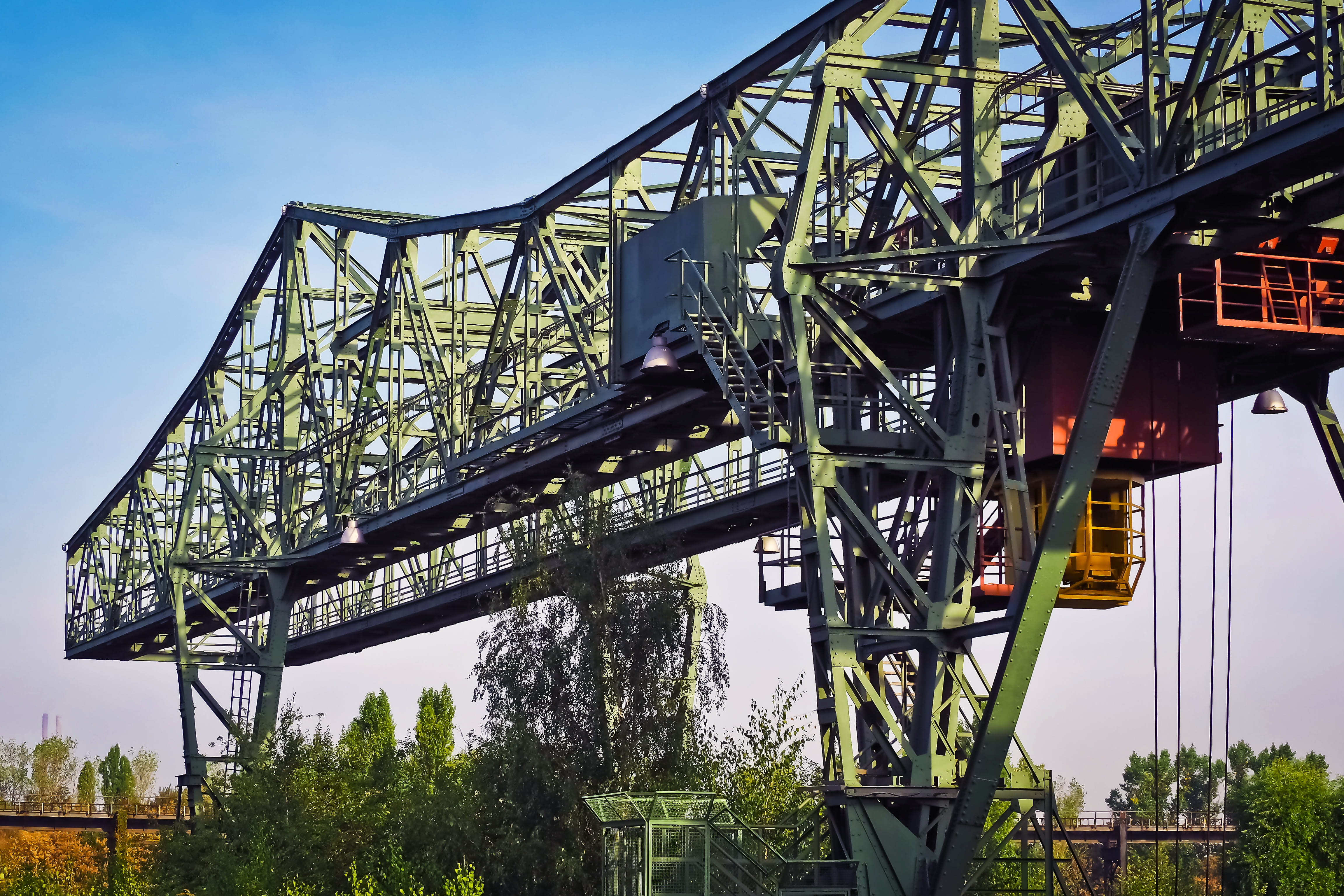 bridge - man made structure, building, steel, industrial architecture, landmark, duisburg, facade, leave, green color, sky, plant, ruin, no people, heavy duty crane, HD Wallpaper