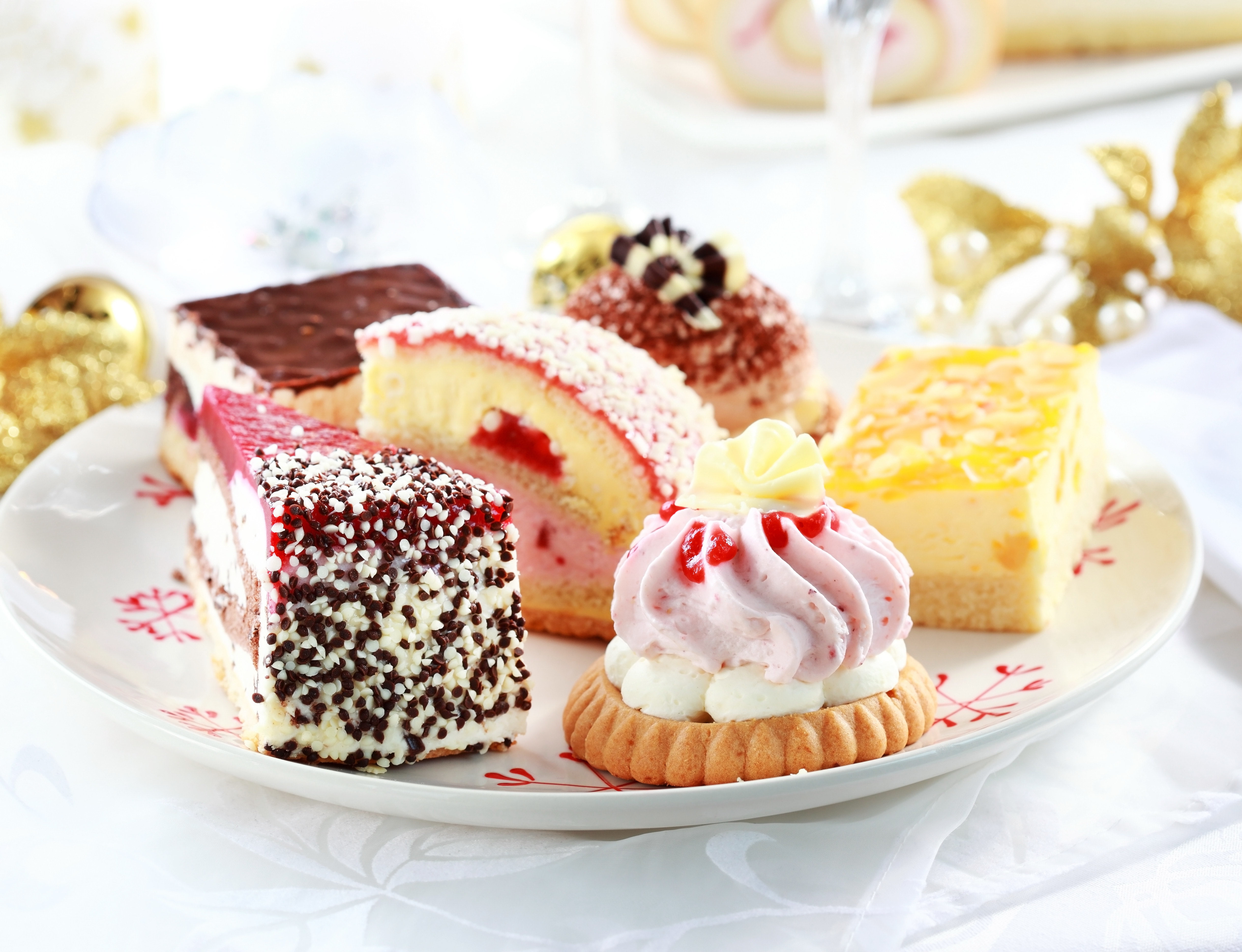 pastry, close-up, indulgence, temptation, bread, focus on foreground, unhealthy eating, food and drink, indoors, 4K, white, dish, cream, sweet food, still life, HD Wallpaper