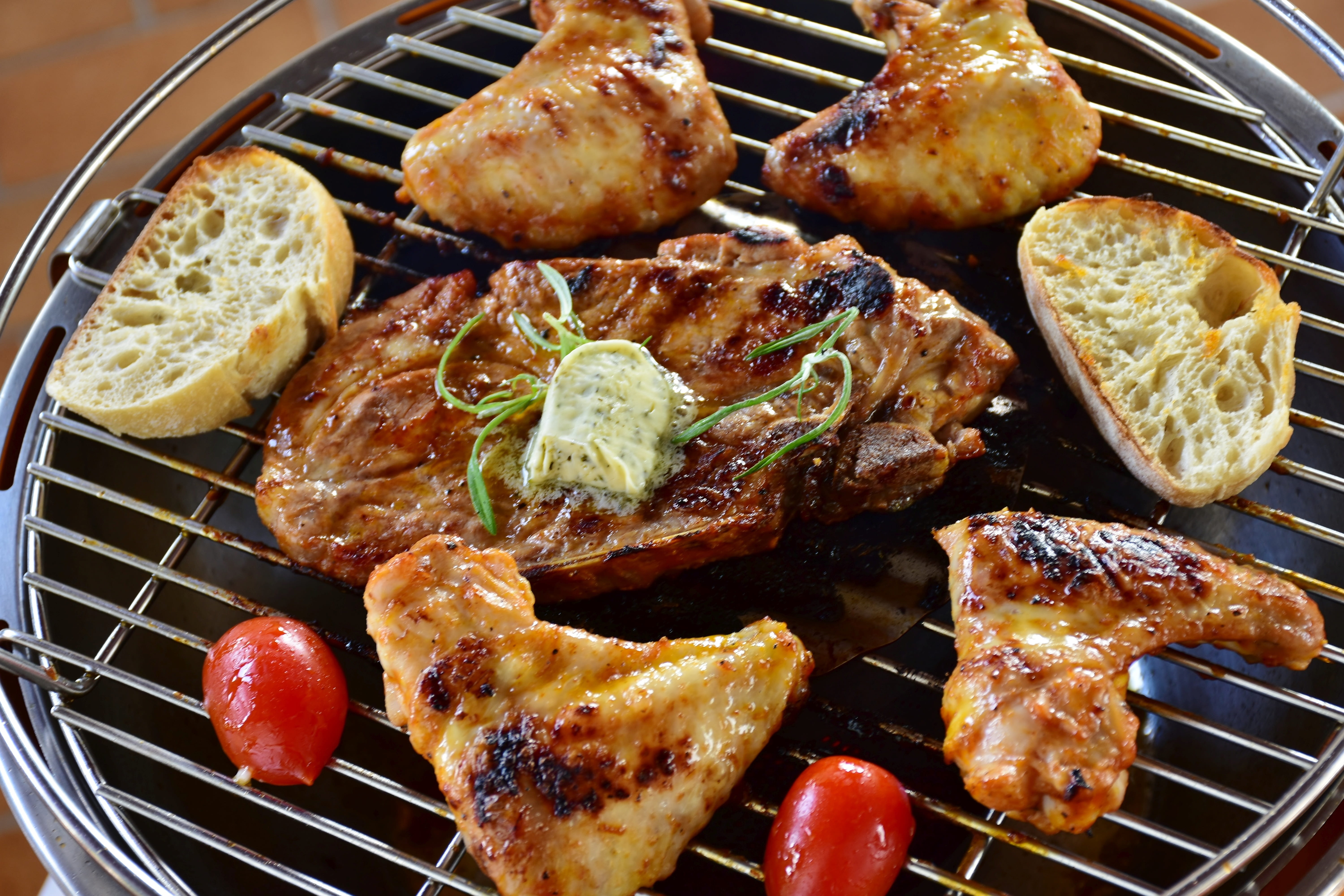 indoors, wellbeing, embers, chicken, no people, preparation, food, grilling, barbecue, foodfoto, kettle, bbq season, sommerfest, healthy eating, temptation, HD Wallpaper