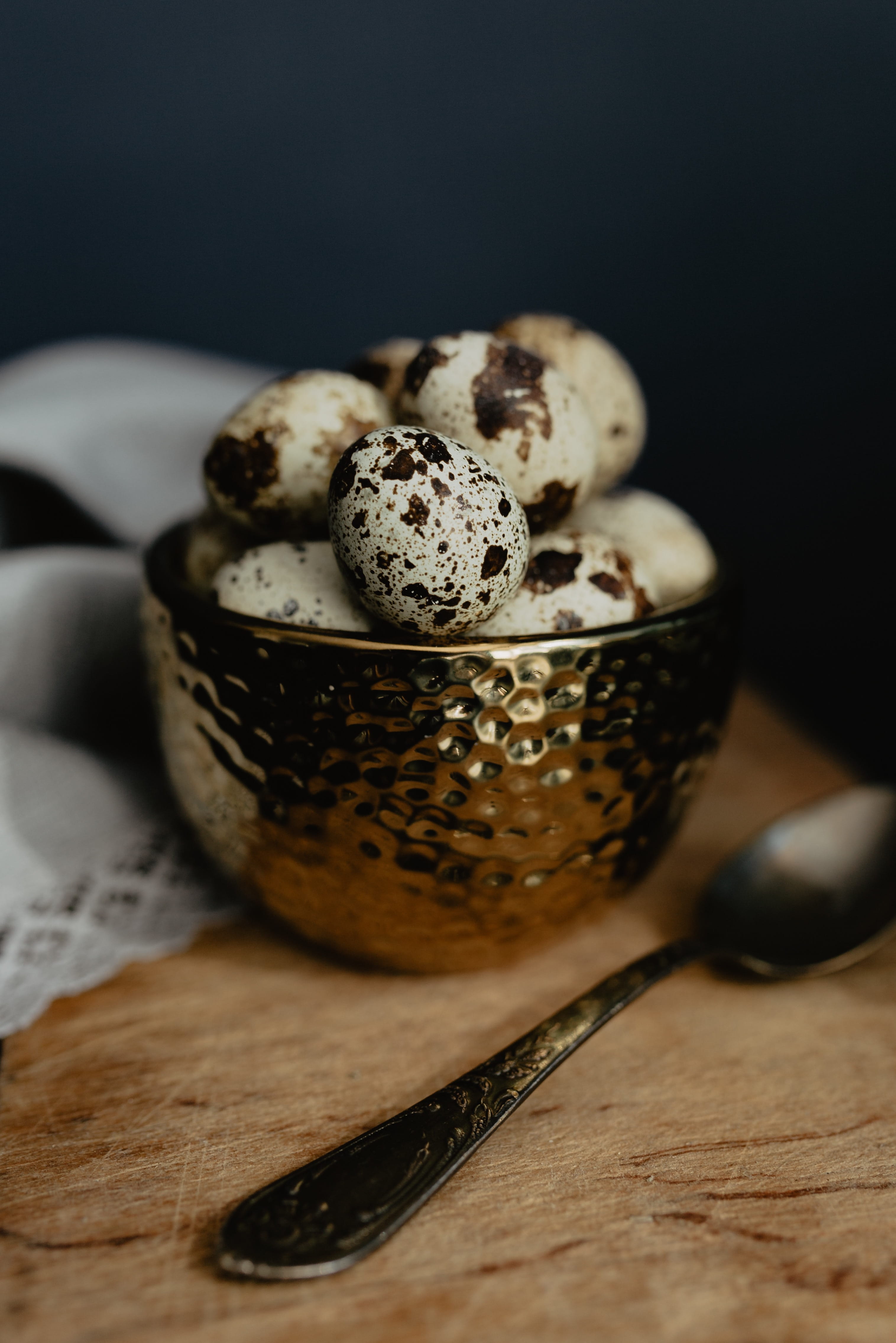 eating utensil, studio shot, bowl, no people, 4K, indoors, textile, eggs, healthy eating, food and drink, quail, still life, table, close-up, wood - material, Phone HD Wallpaper