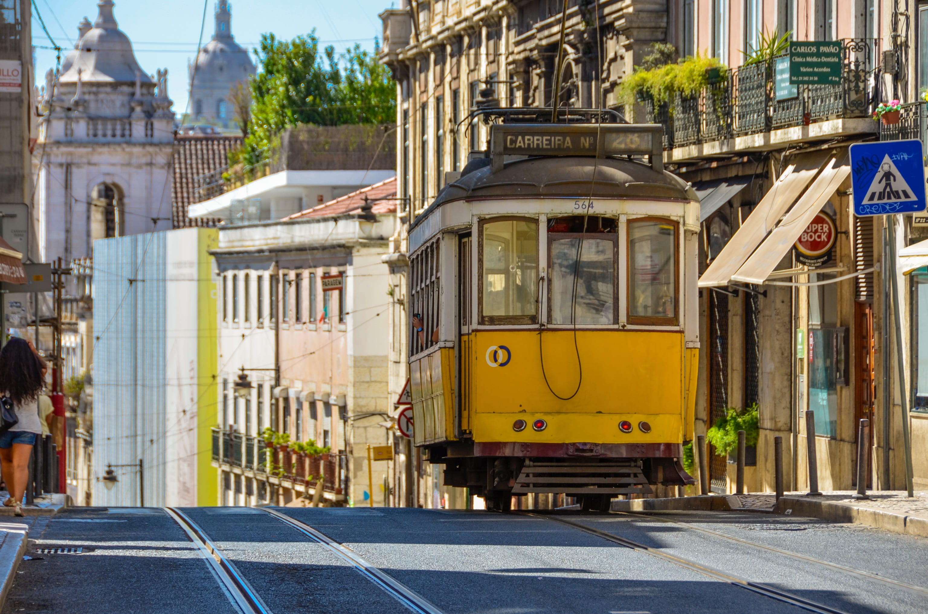 romance, cities, white, buildings, built structure, 2K, tourism, elétrico, idyllic, lisbon, cable car, metal, building exterior, public transportation, HD Wallpaper