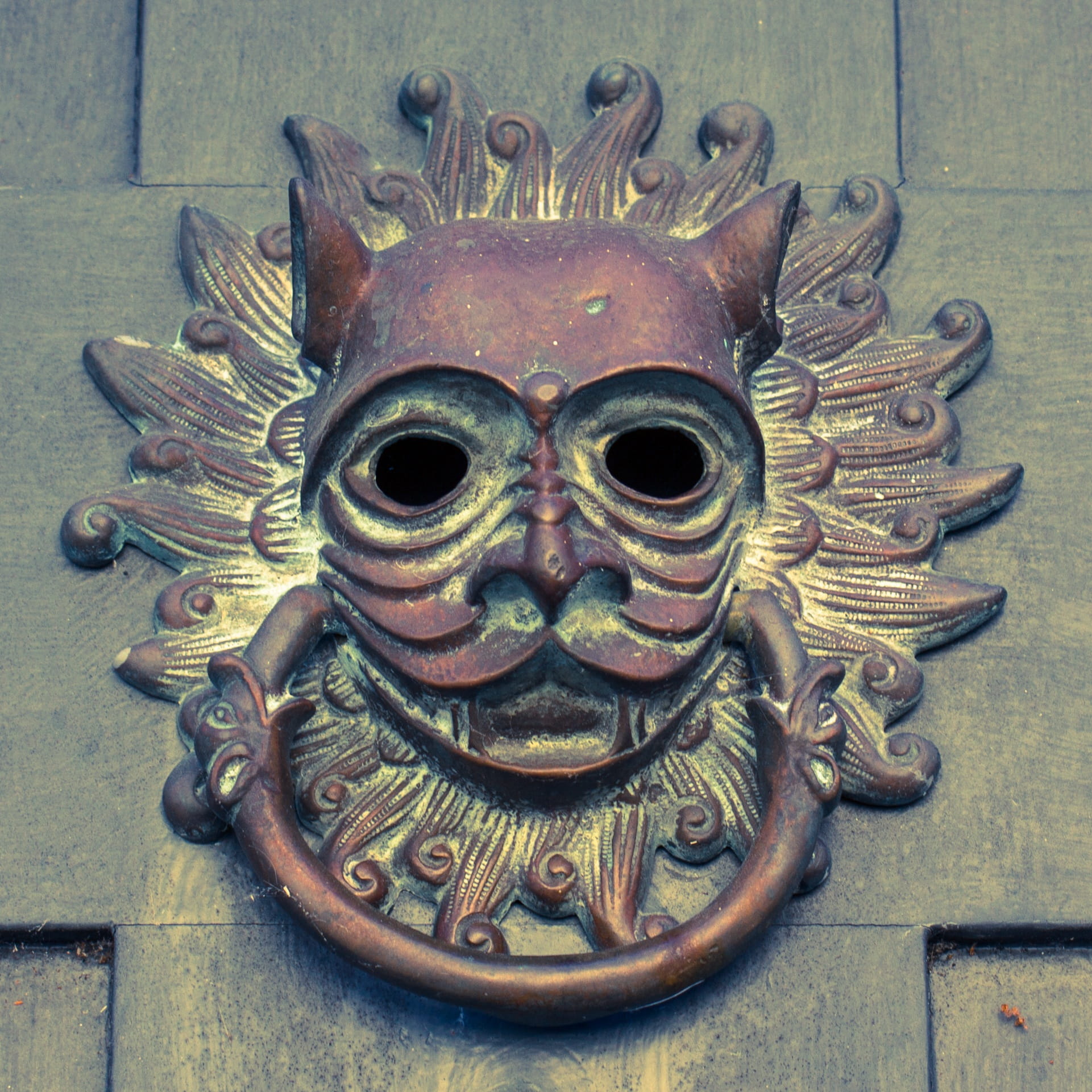 brass, town, carving, welcome, Door Knocker, 1080P, ornate, colonial, intricate, french, demon - fictional character, upscale, bell, brown, structure, Phone HD Wallpaper