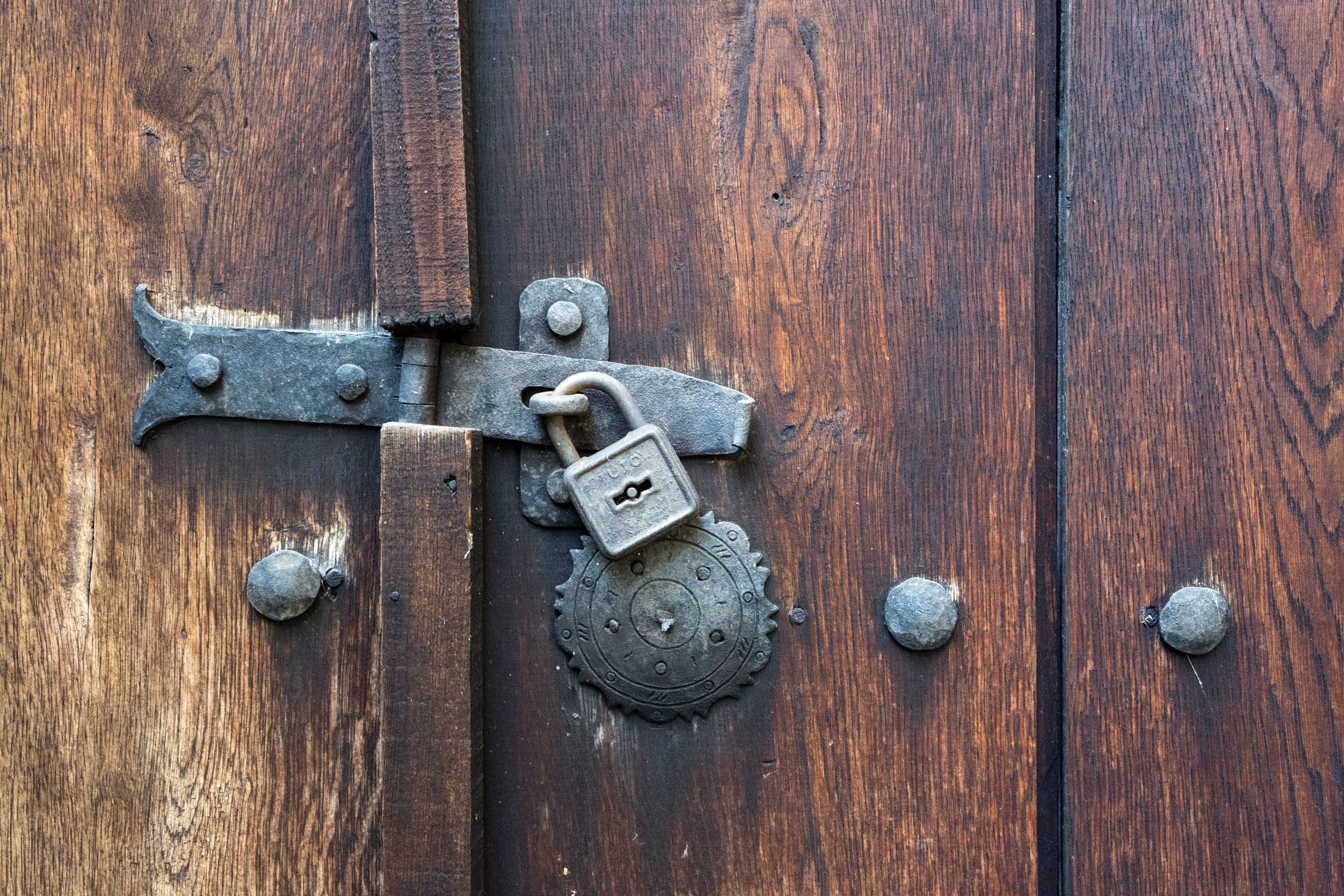 protection, wood - material, handle, texture, ornamentation, no people, design, old, wooden, closeup, latch, closed, macro, knob, 5K, safety, rusty, metal, HD Wallpaper