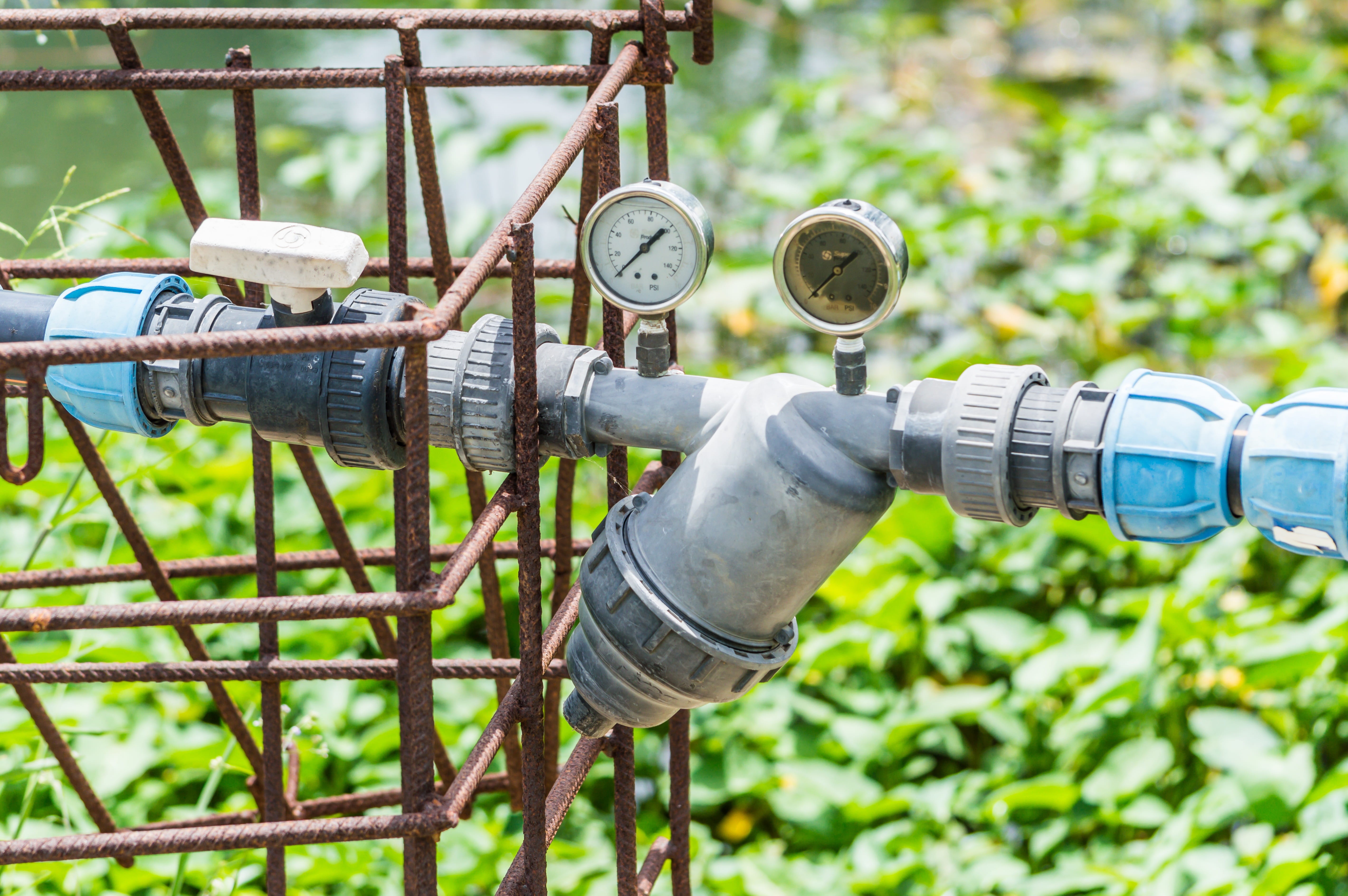 pipe - tube, spray, meter, technology, well, food, connection, close-up, farm, fuel and power generation, outdoors, valve, ground, dry, machine valve, green, HD Wallpaper