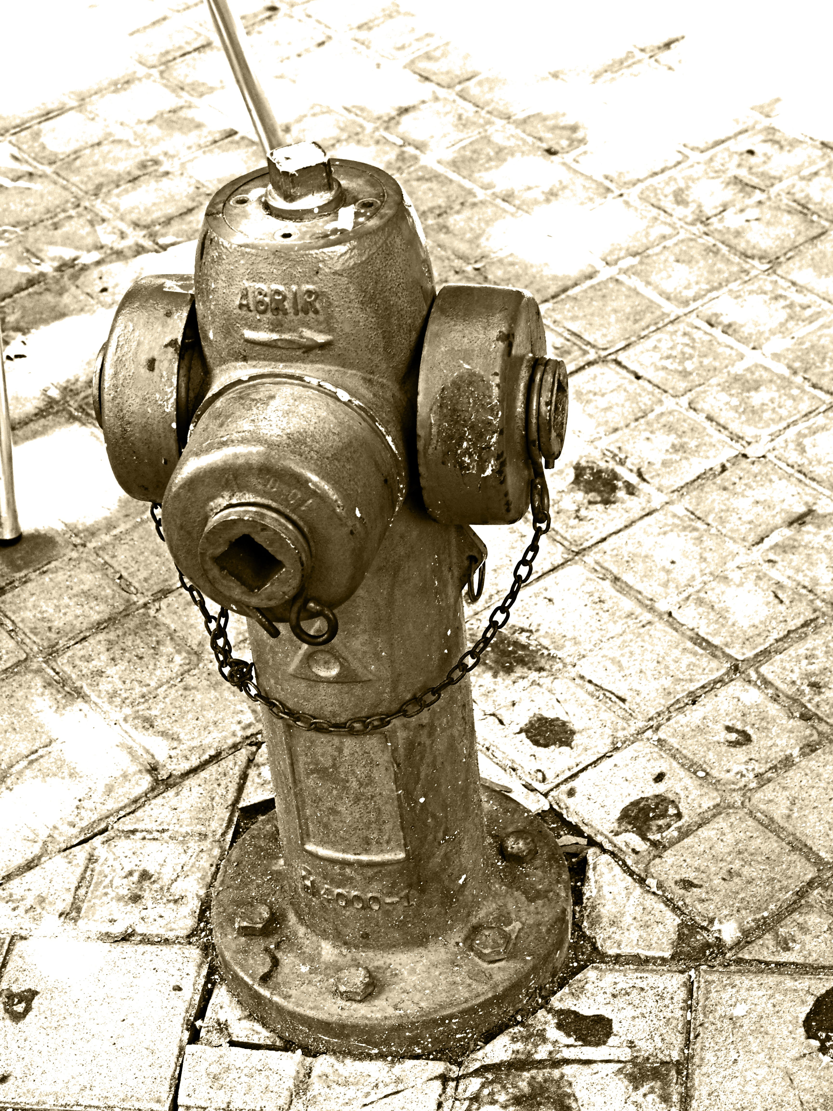 high angle view, bank and black, fire hydrant, protection, water, day, steel, sidewalk, security, no people, street, nature, footpath, outdoors, old, faucet, Phone HD Wallpaper