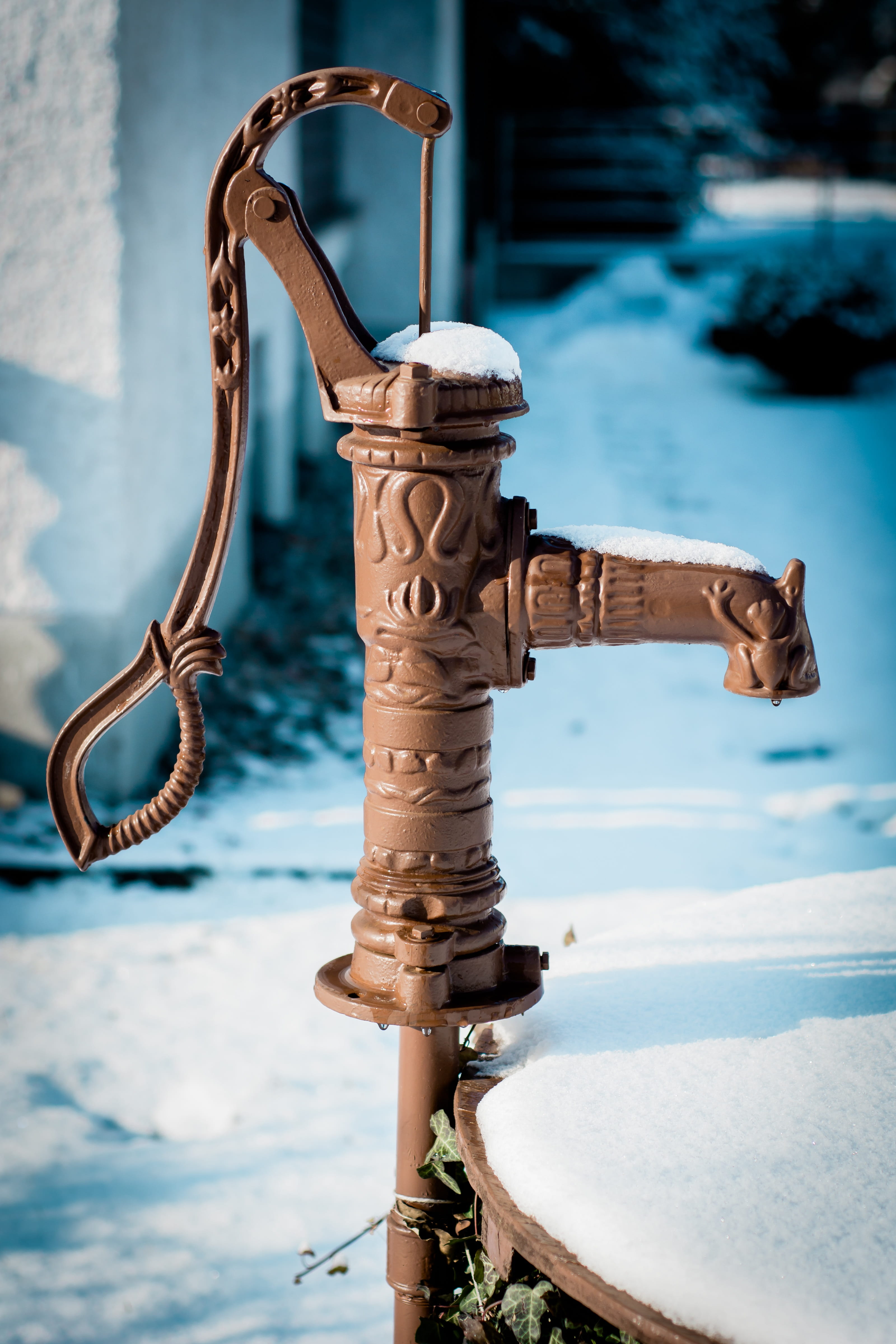 handle, metal, design, rusty, pump, garden irrigation, court pump, security, water, hand pump, irrigation, architecture, cast iron, close-up, outdoors, Phone HD Wallpaper